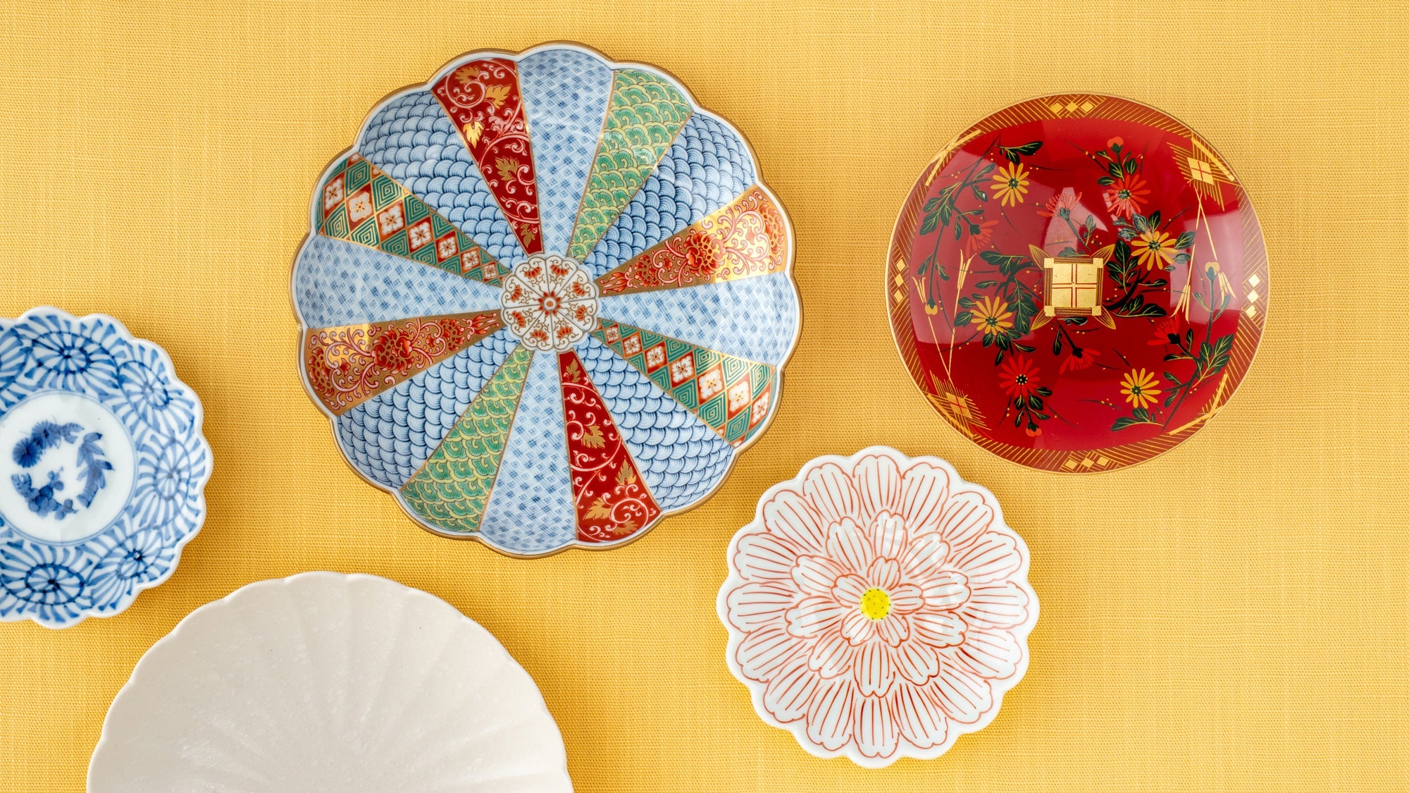 Our Favorite Chrysanthemum-Inspired Tableware Picks This Fall