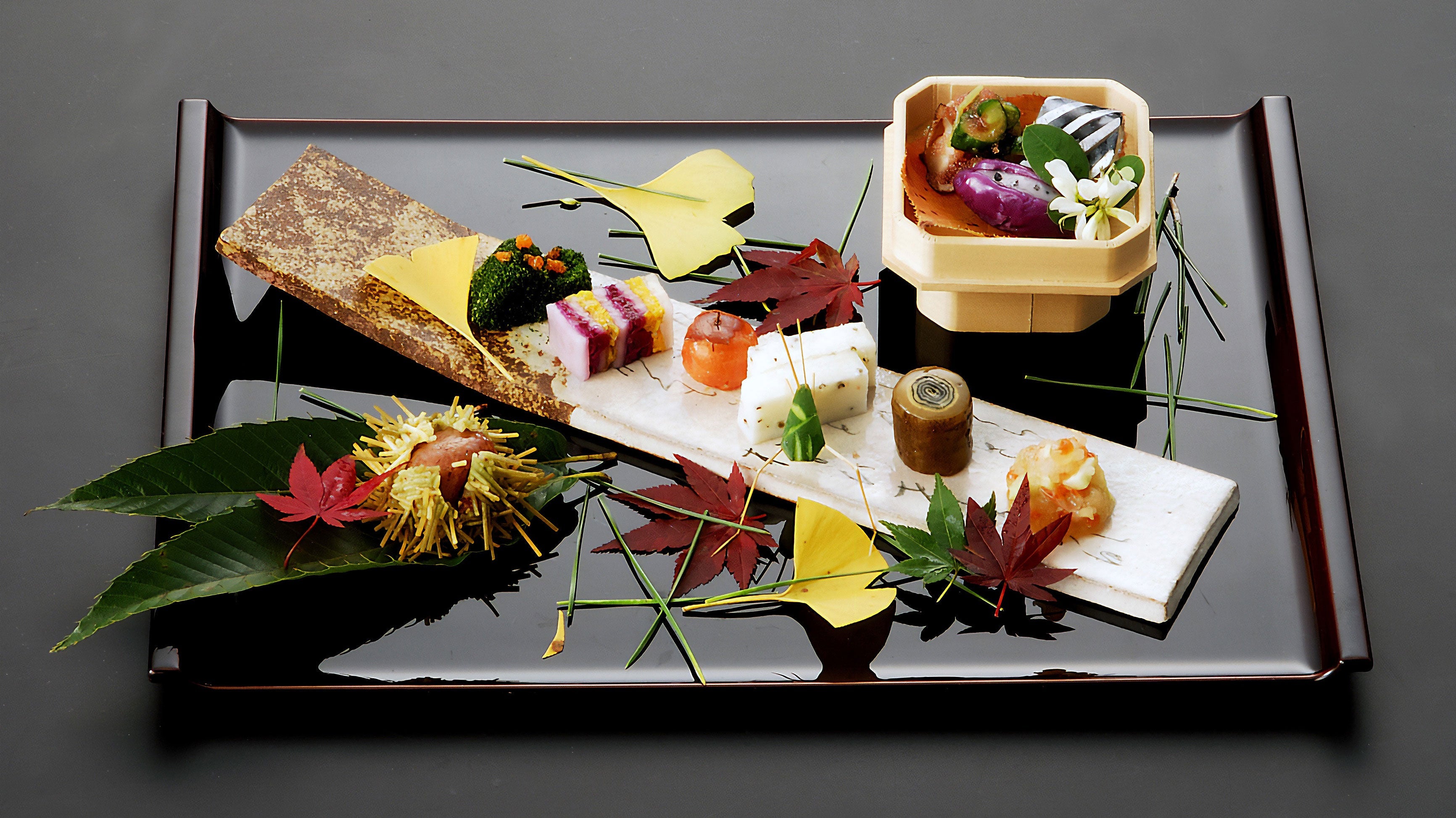The World of Ashirai: Japanese Fall Tables Adorned with Foliage