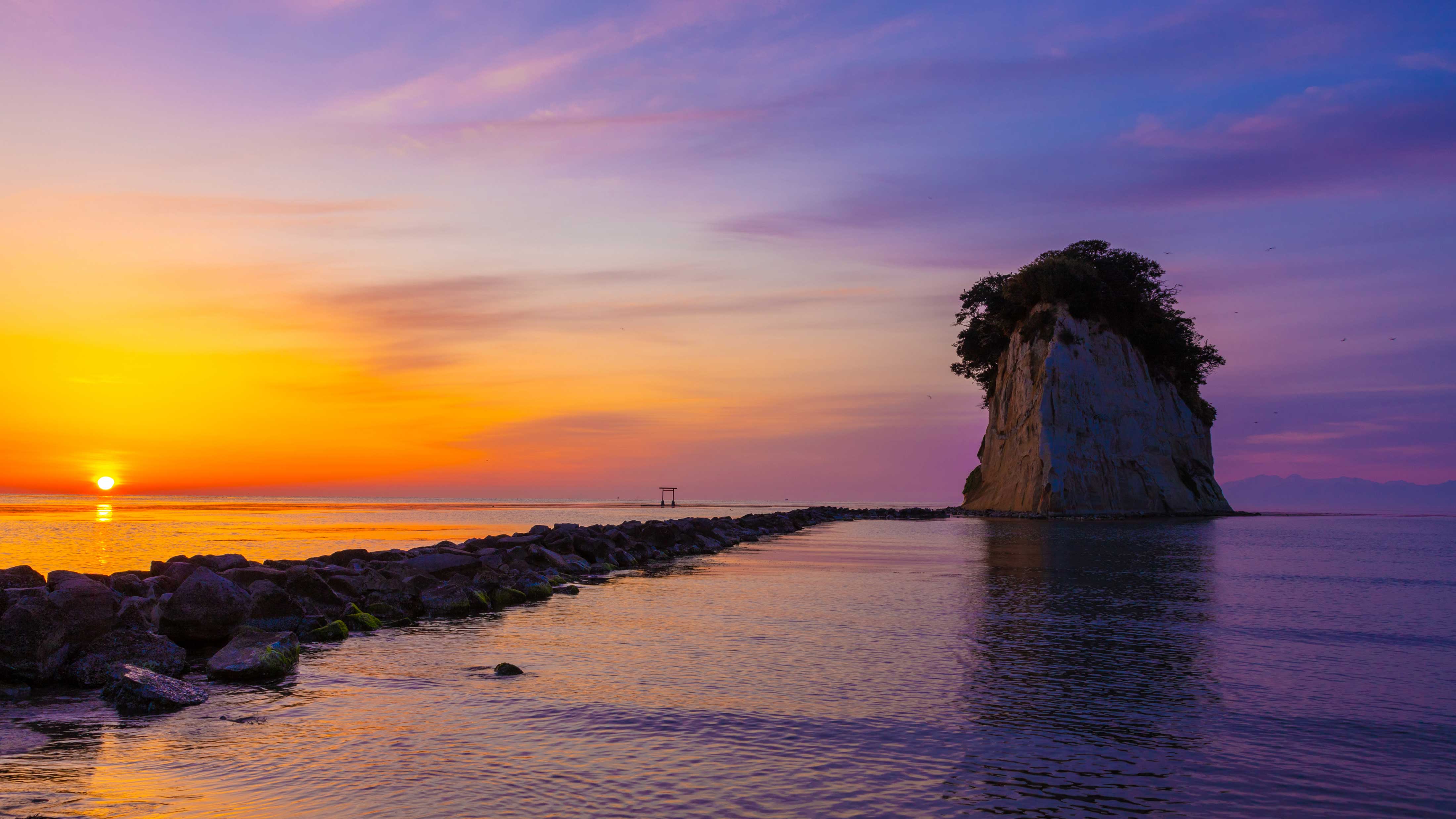 A Japanese Crafts Journey in Ishikawa: From Gold Leaf to Kutani Ware