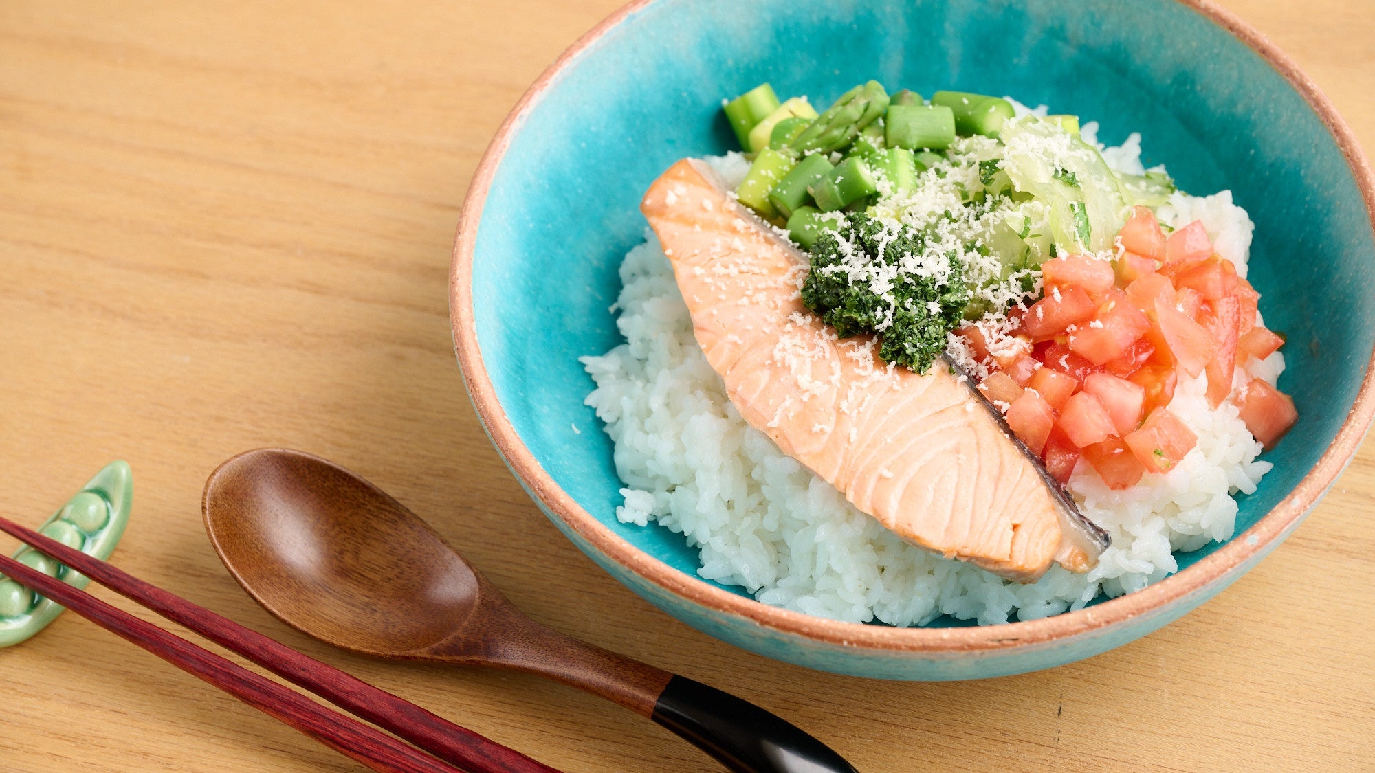 Akari’s Spring Donburi Recipe: Salmon Bowl with Parsley Sauce