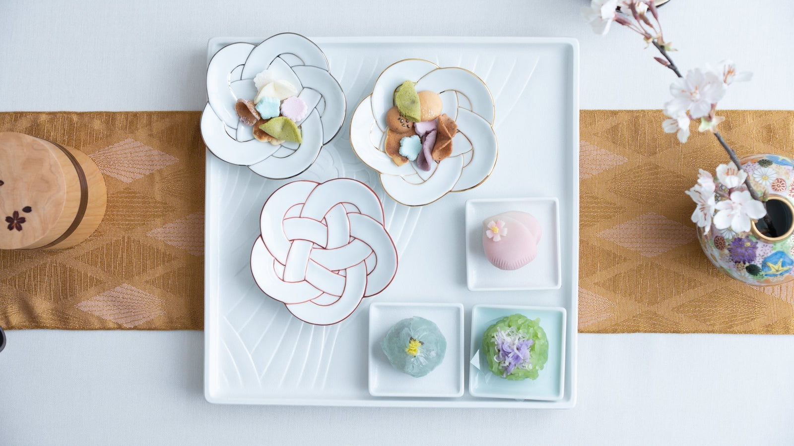 Create a festive mood for your tea party with Arita ware!