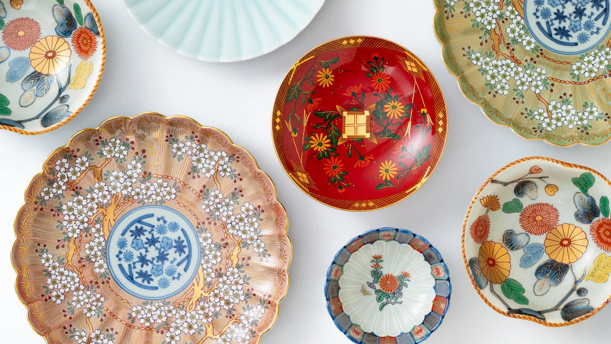 Assorted plates with chrysanthemum patterns arranged side by side