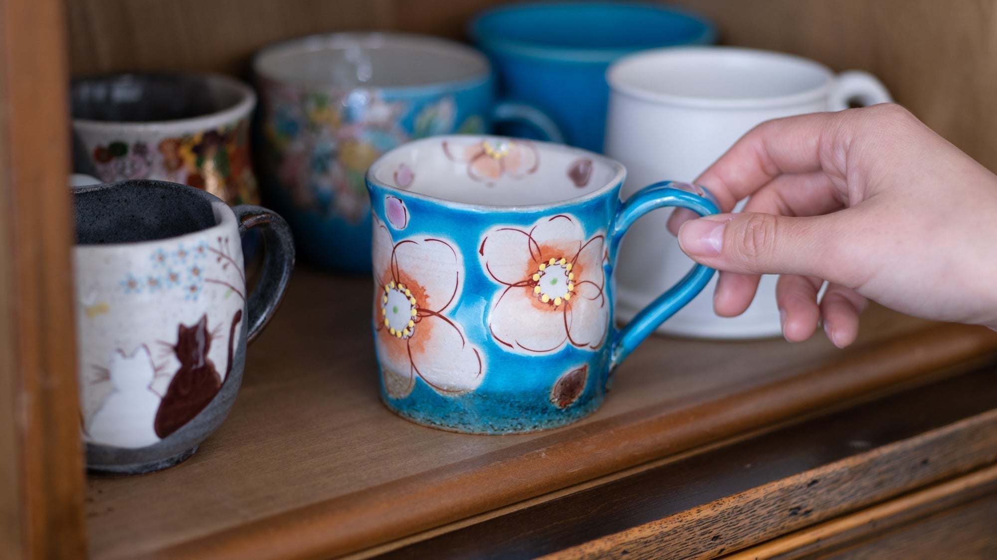 Taking a peek at the cups used by Musubi Kiln's office staff!