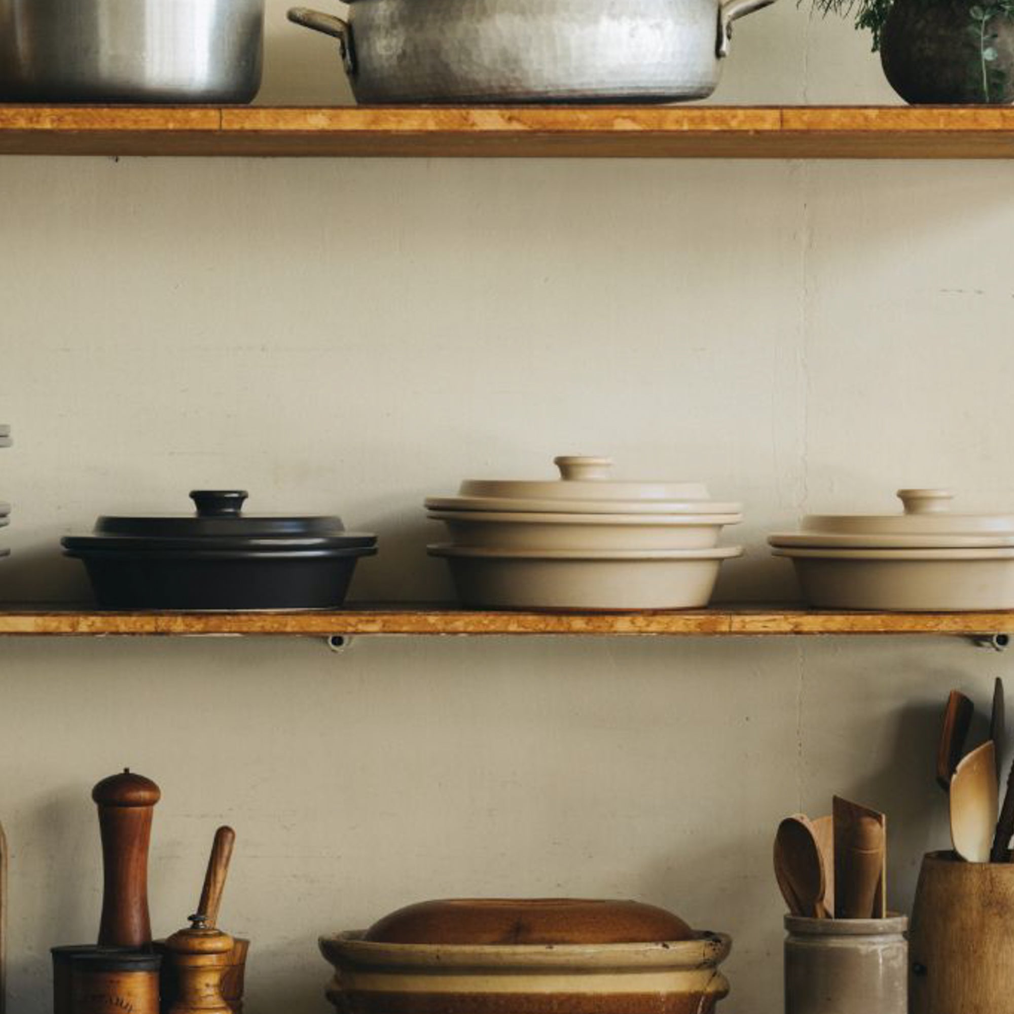 PETARI Shallow Donabe Pot 9.4 IN