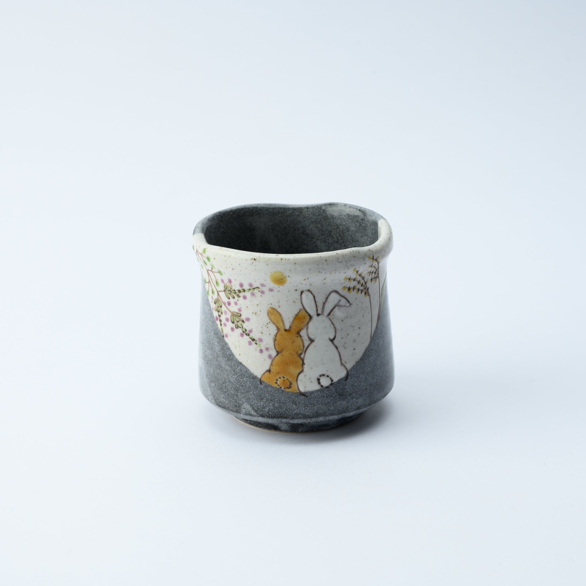 Conejos en un lugar soleado Yunomi Taza de té japonesa