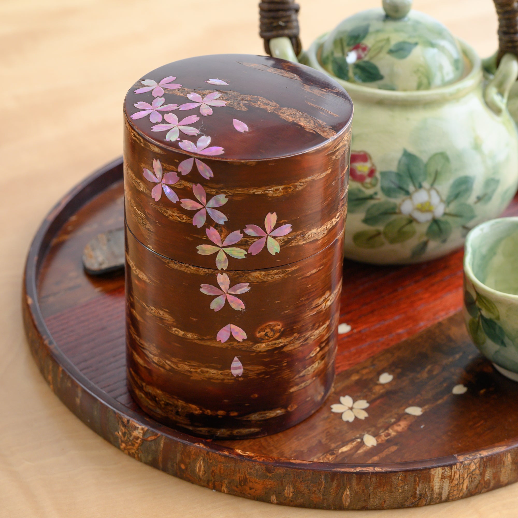 Recipiente para té Sakura Fubuki con incrustaciones de concha rosa