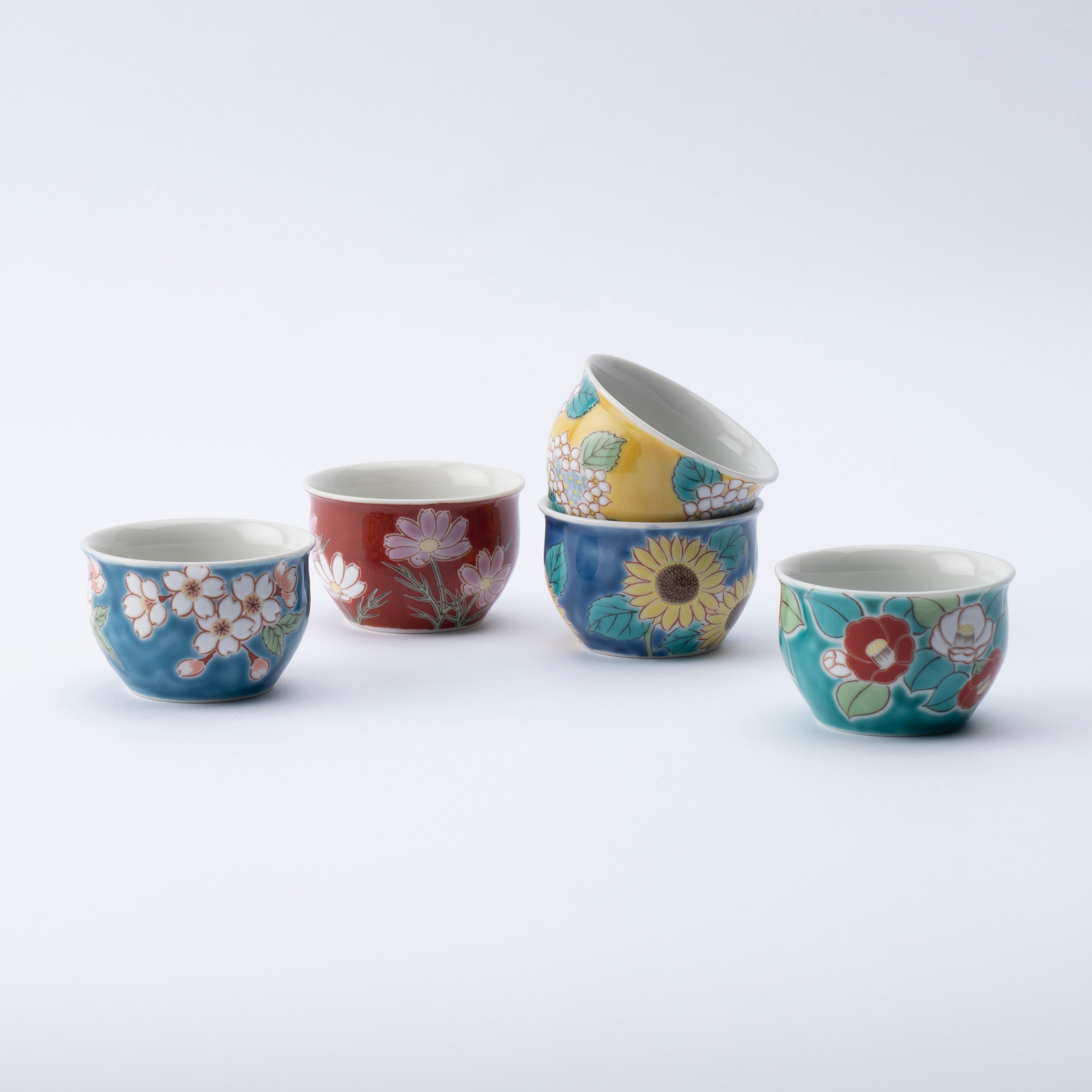 Juego de tazas de sake Ochoko con flores de temporada