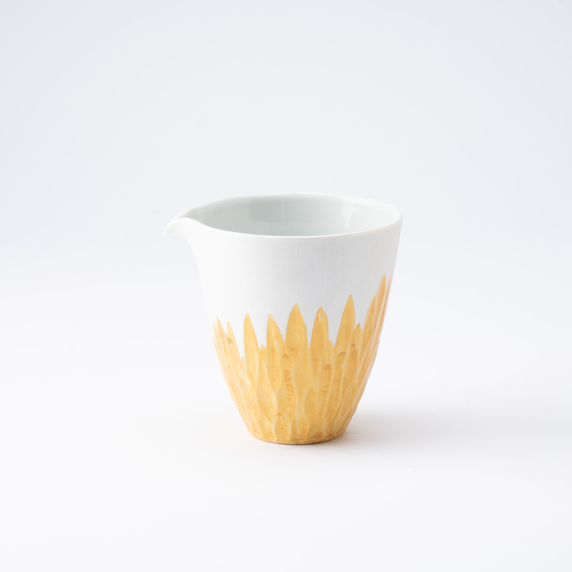 Juego de sake con grabado floral dorado y plateado