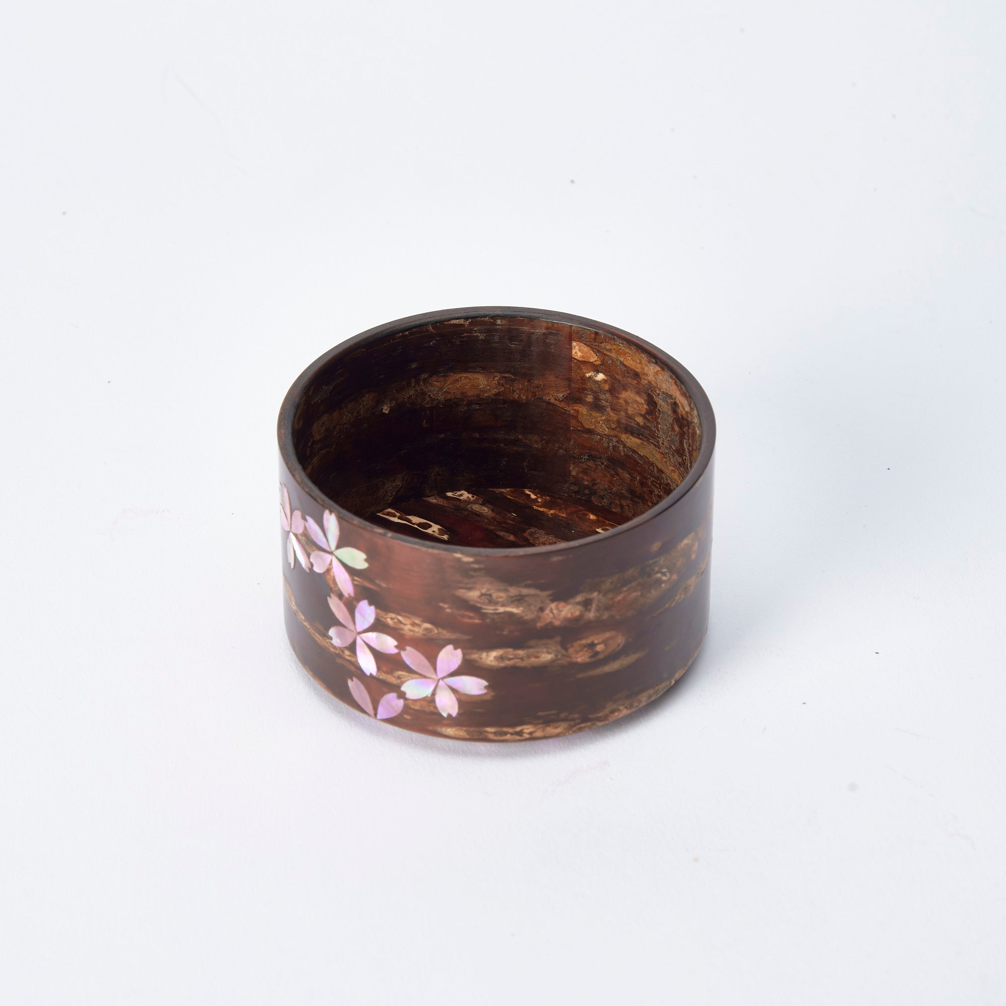 Recipiente para té Sakura Fubuki con incrustaciones de concha rosa