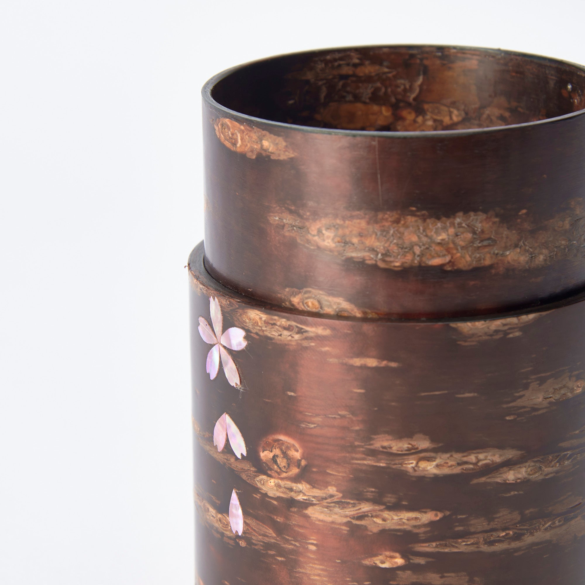 Recipiente para té Sakura Fubuki con incrustaciones de concha rosa