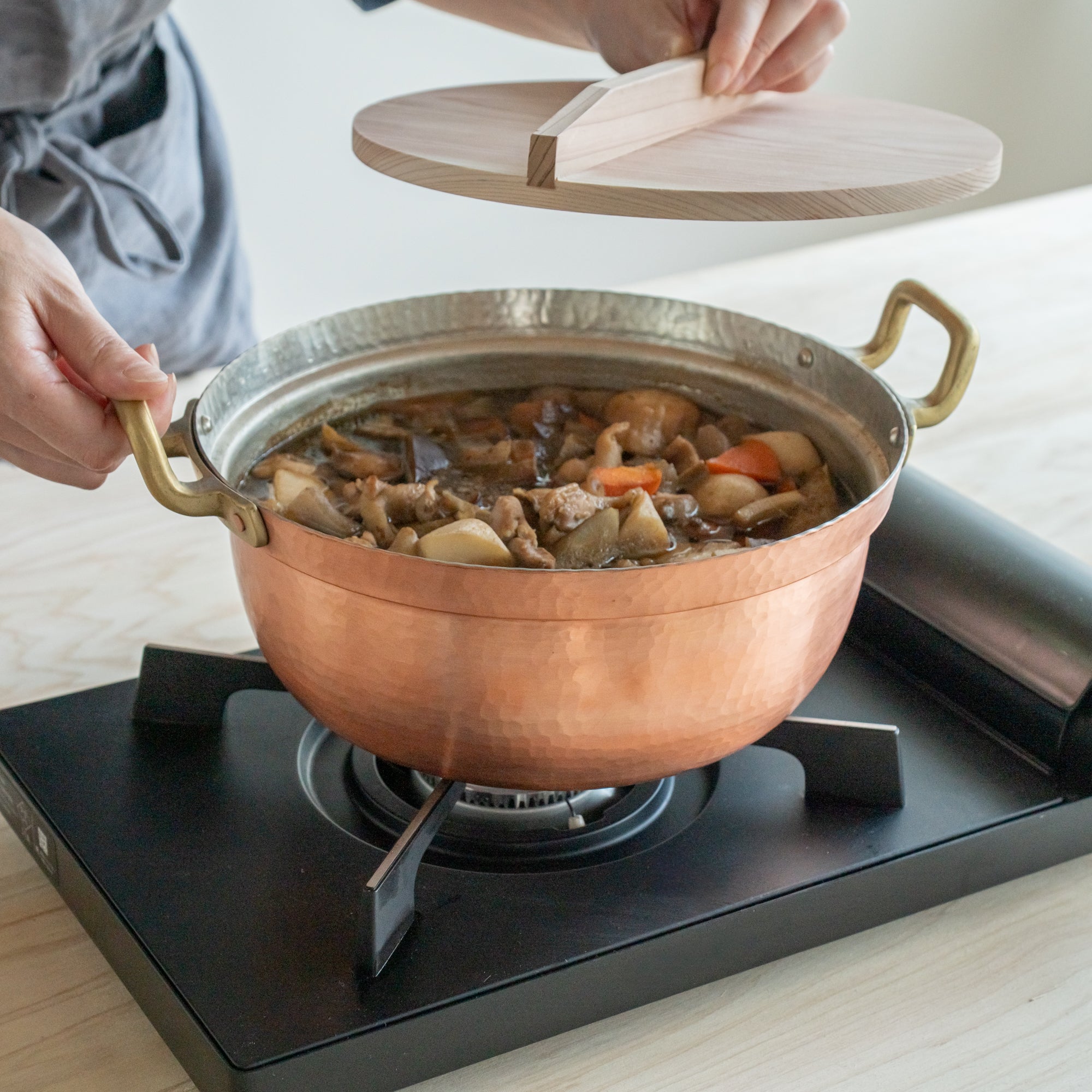 Shallow Copper Pot with Lid