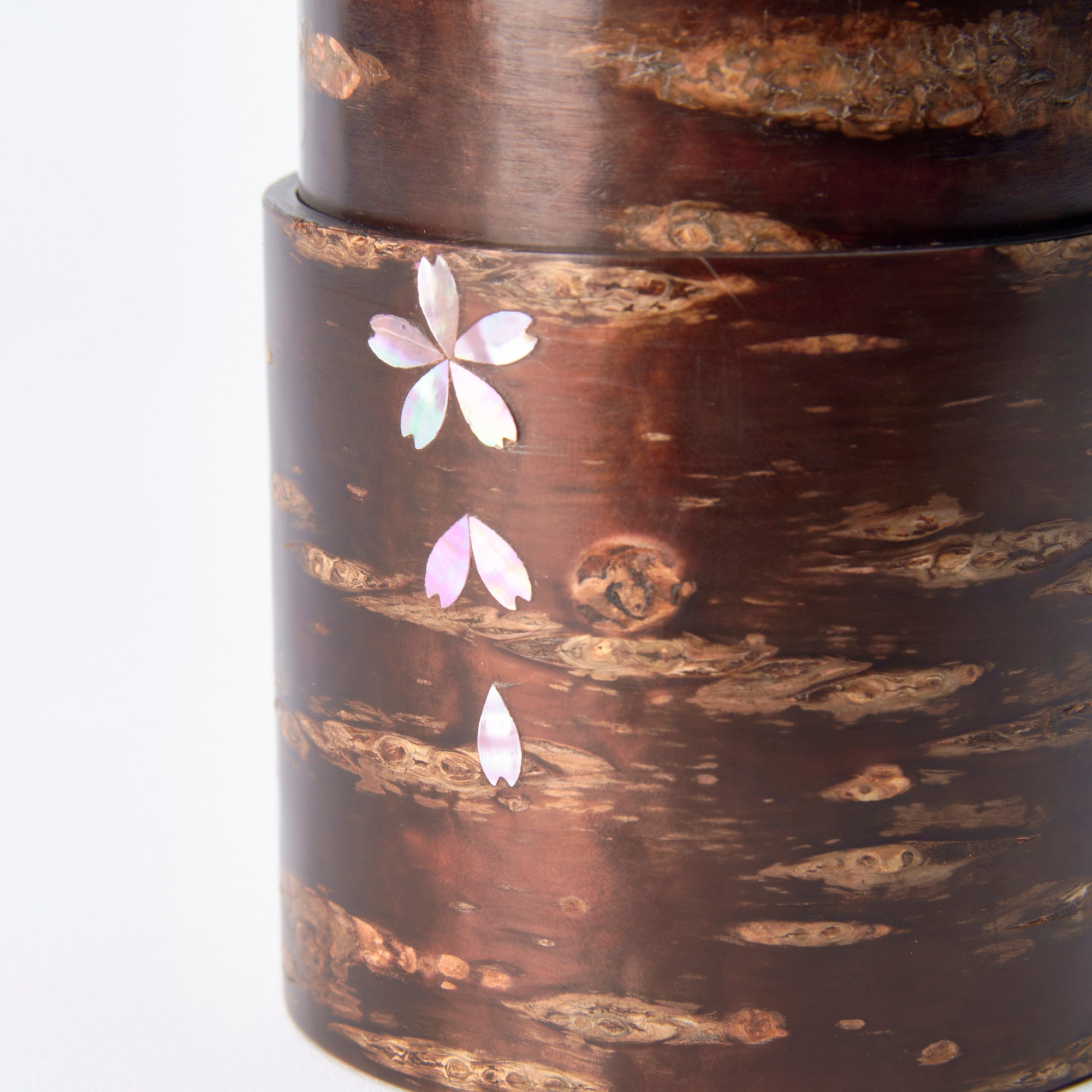 Recipiente para té Sakura Fubuki con incrustaciones de concha rosa