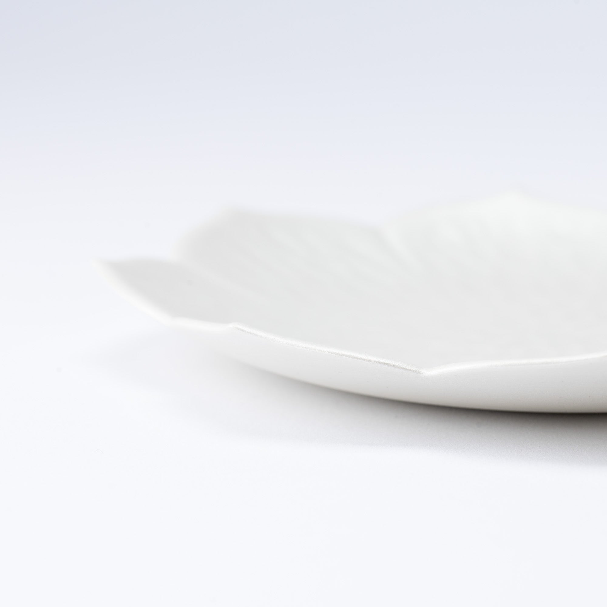 Plato lateral de flores Ginsai Kikyo