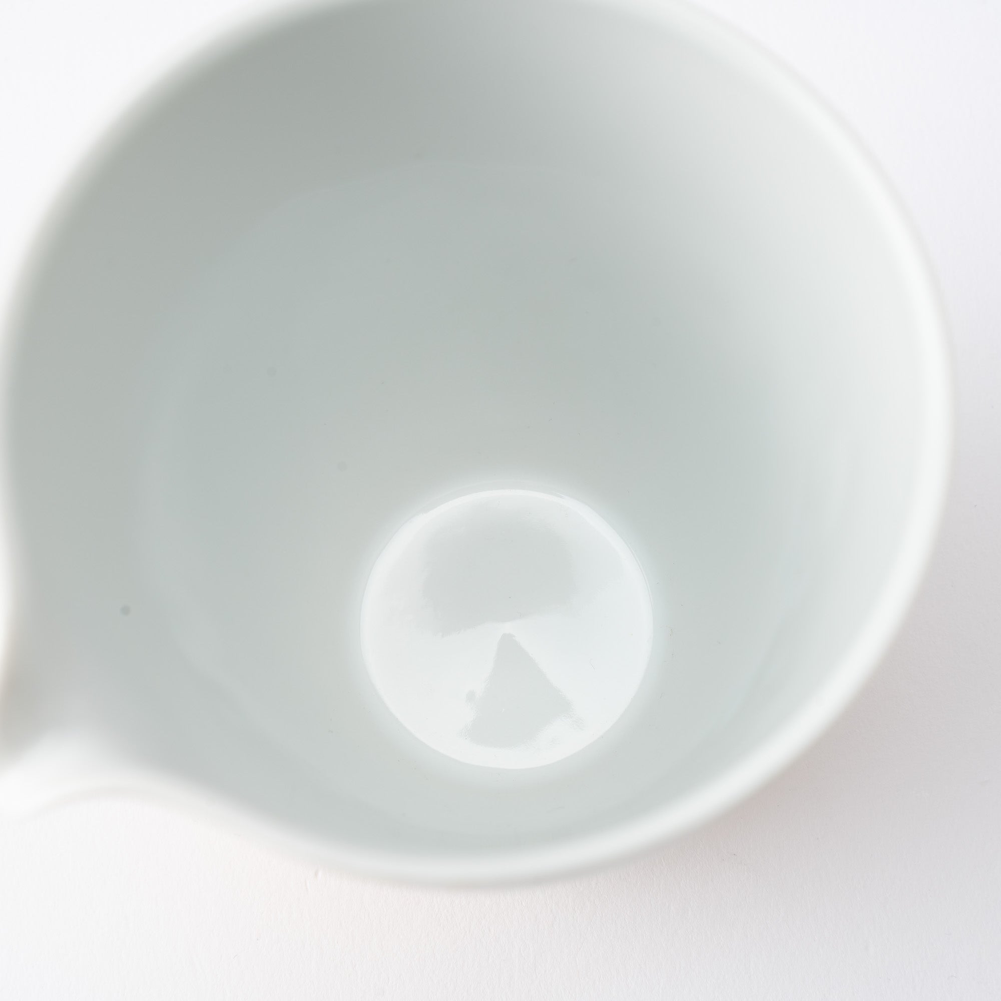 Juego de sake con grabado floral dorado y plateado