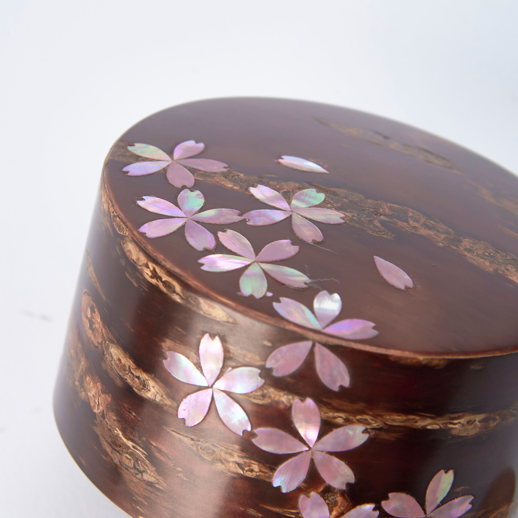 Recipiente para té Sakura Fubuki con incrustaciones de concha rosa