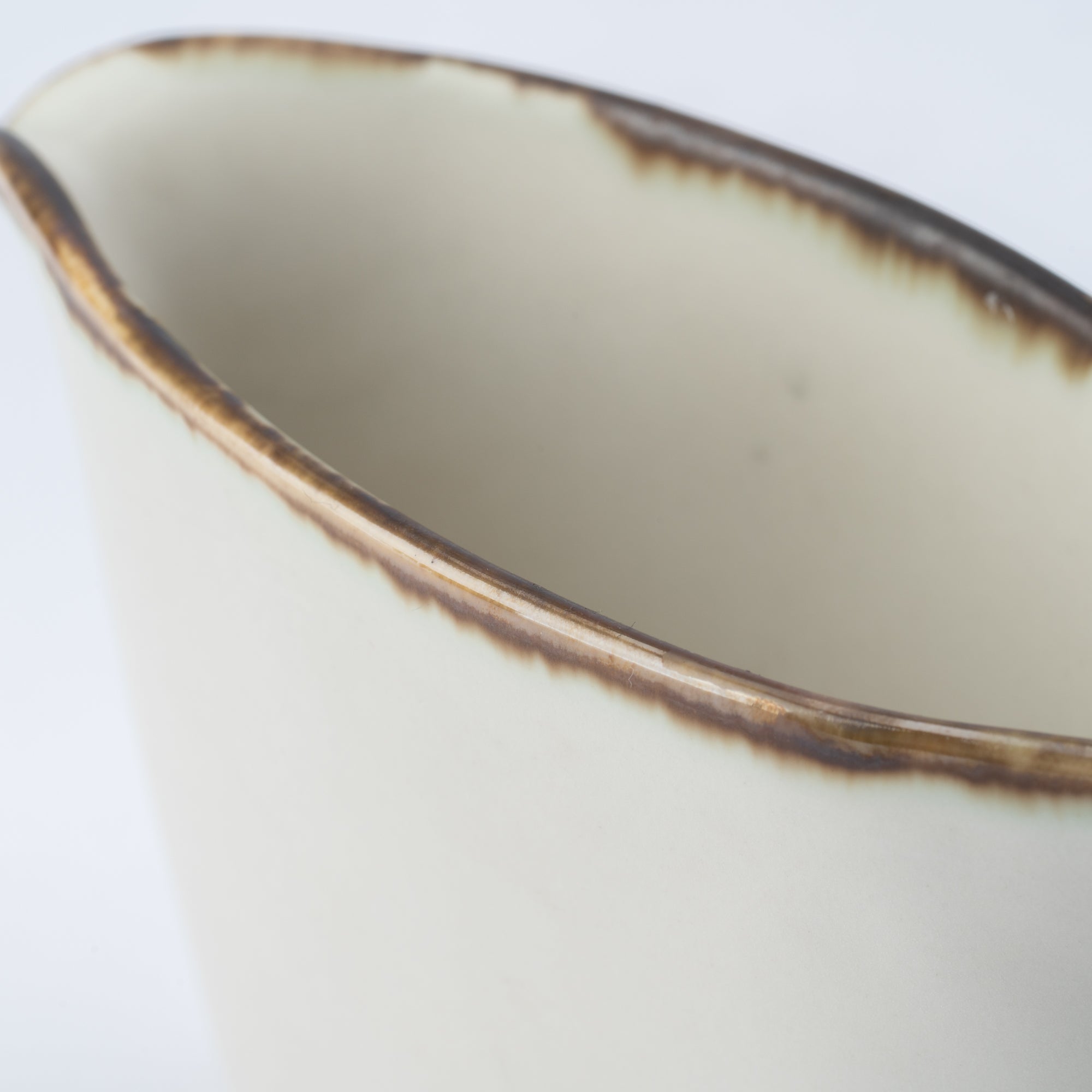 Soporte para salsa y utensilios con glaseado terroso