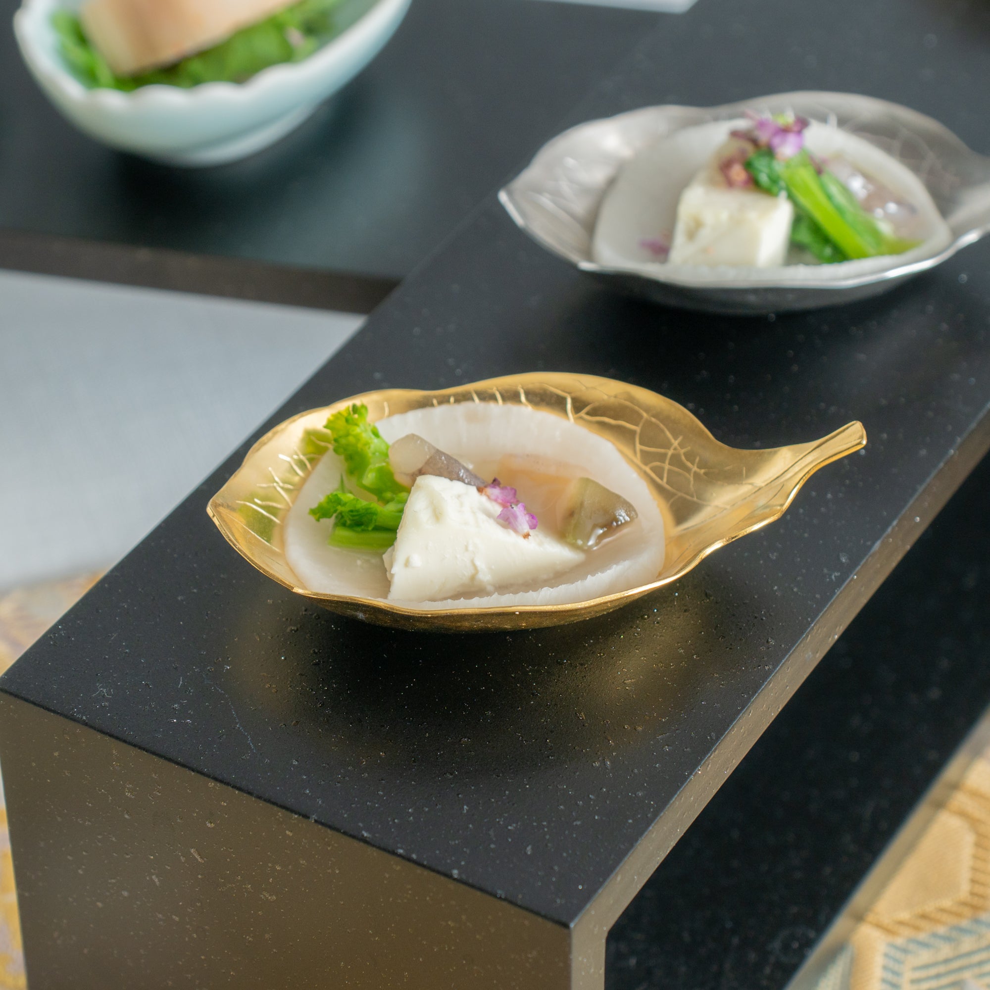 Gold Amuse-Bouche-Löffel mit Kakiblättern