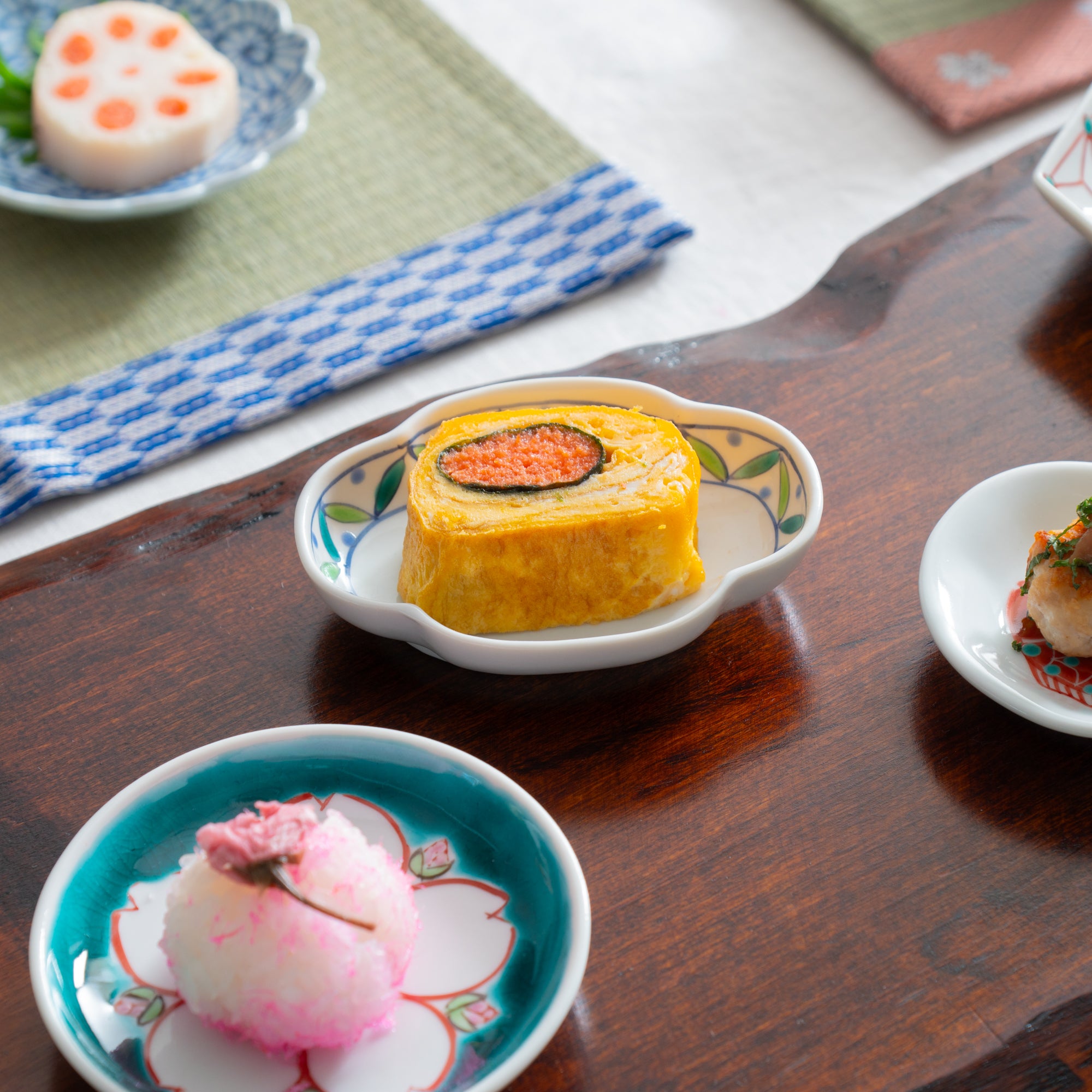 Auspicious Pattern Tsuba-Shaped Sauce Plate