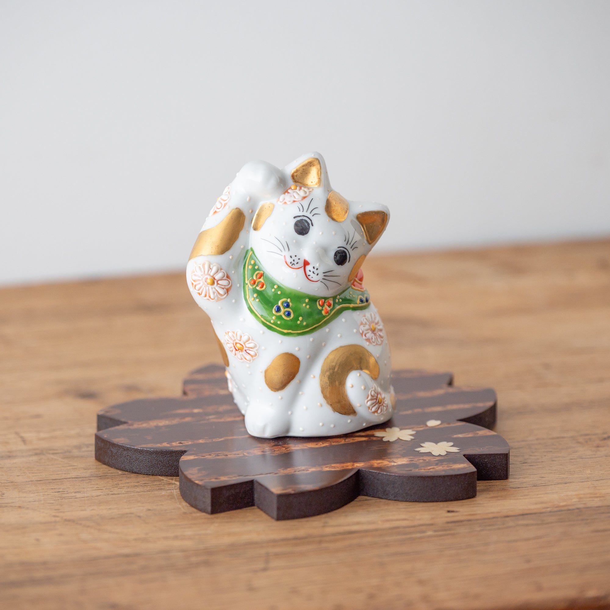 Dotted Gold and Flower Lucky Cat