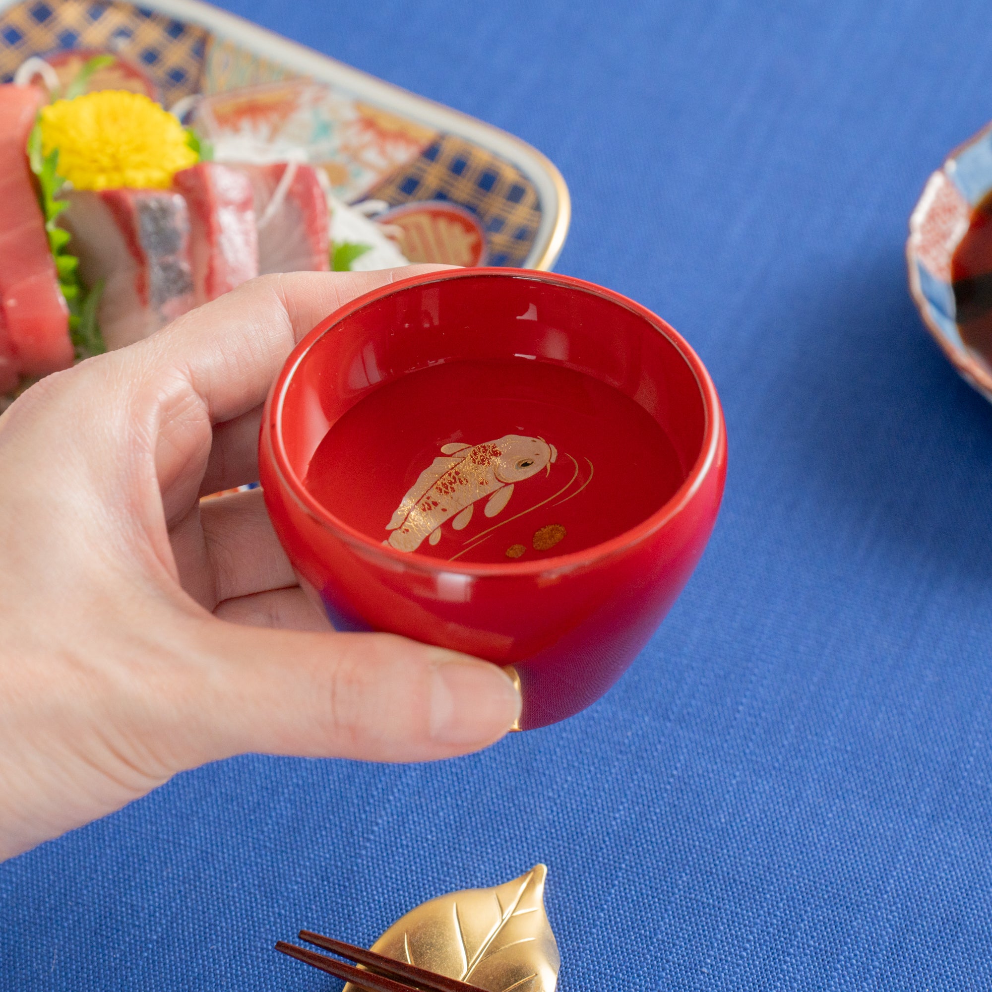 Schwimmender Koi-Fisch Guinomi Sake Cup