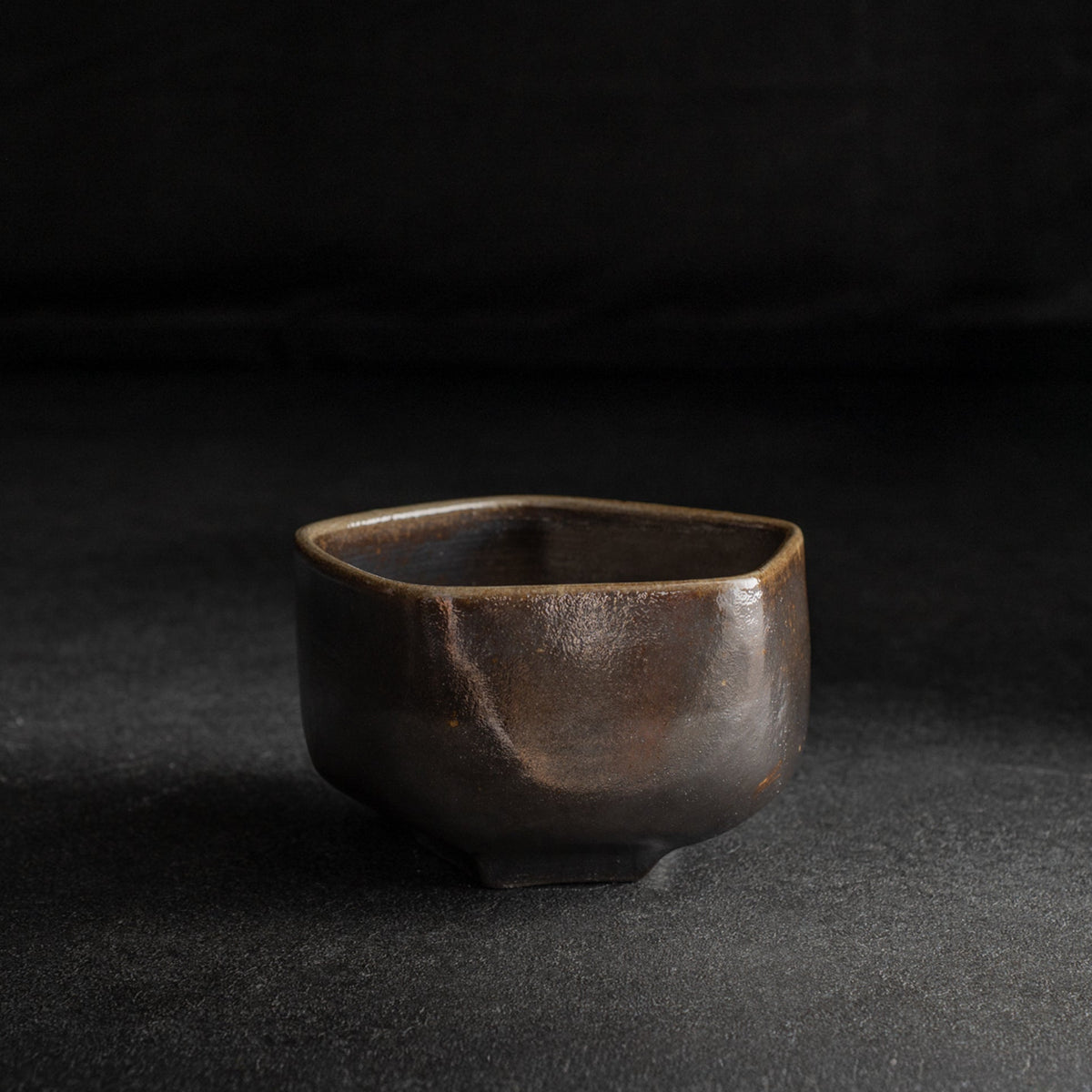 Bol à matcha pentagonal Hikidashi-Guro