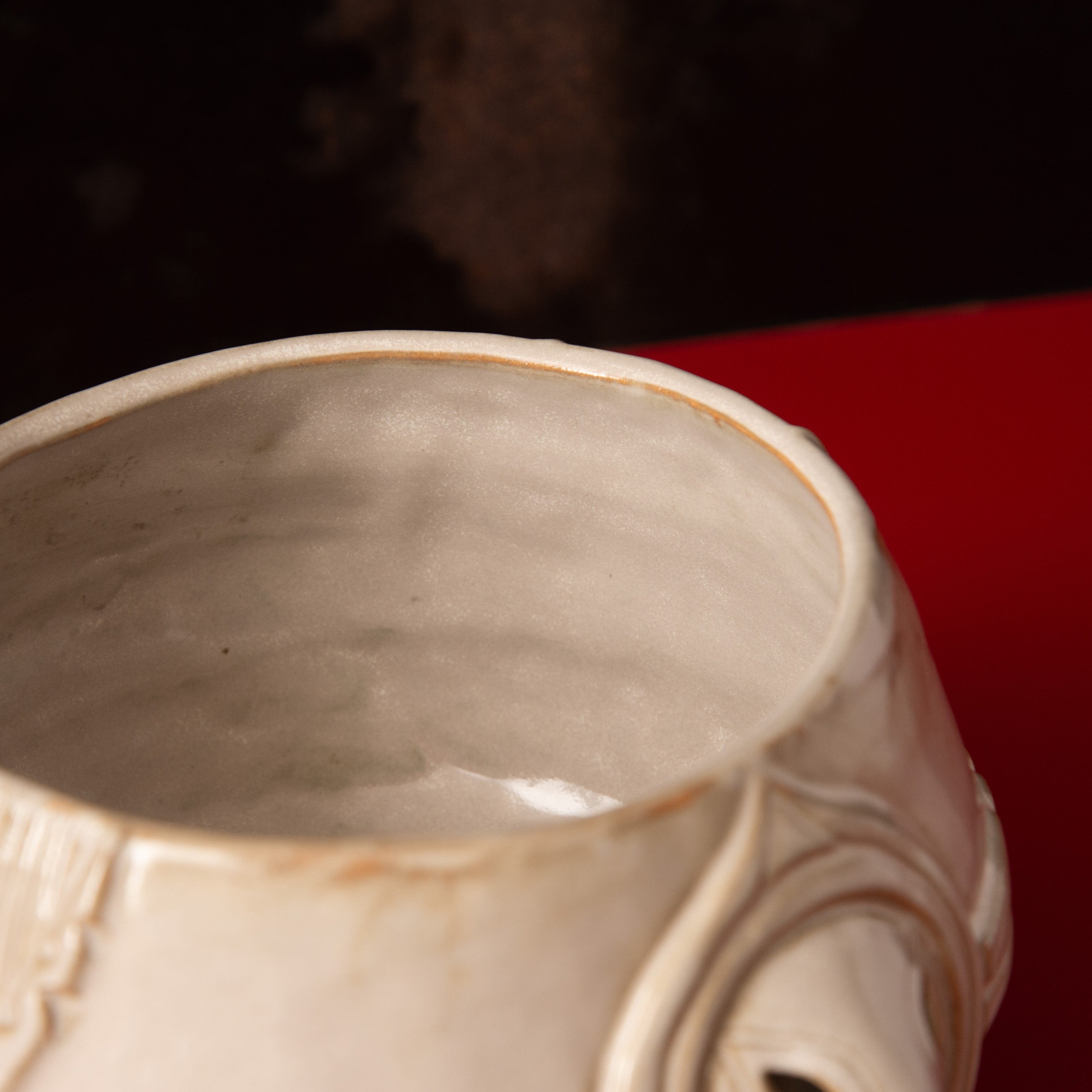 Taido White Jomon Cachepot