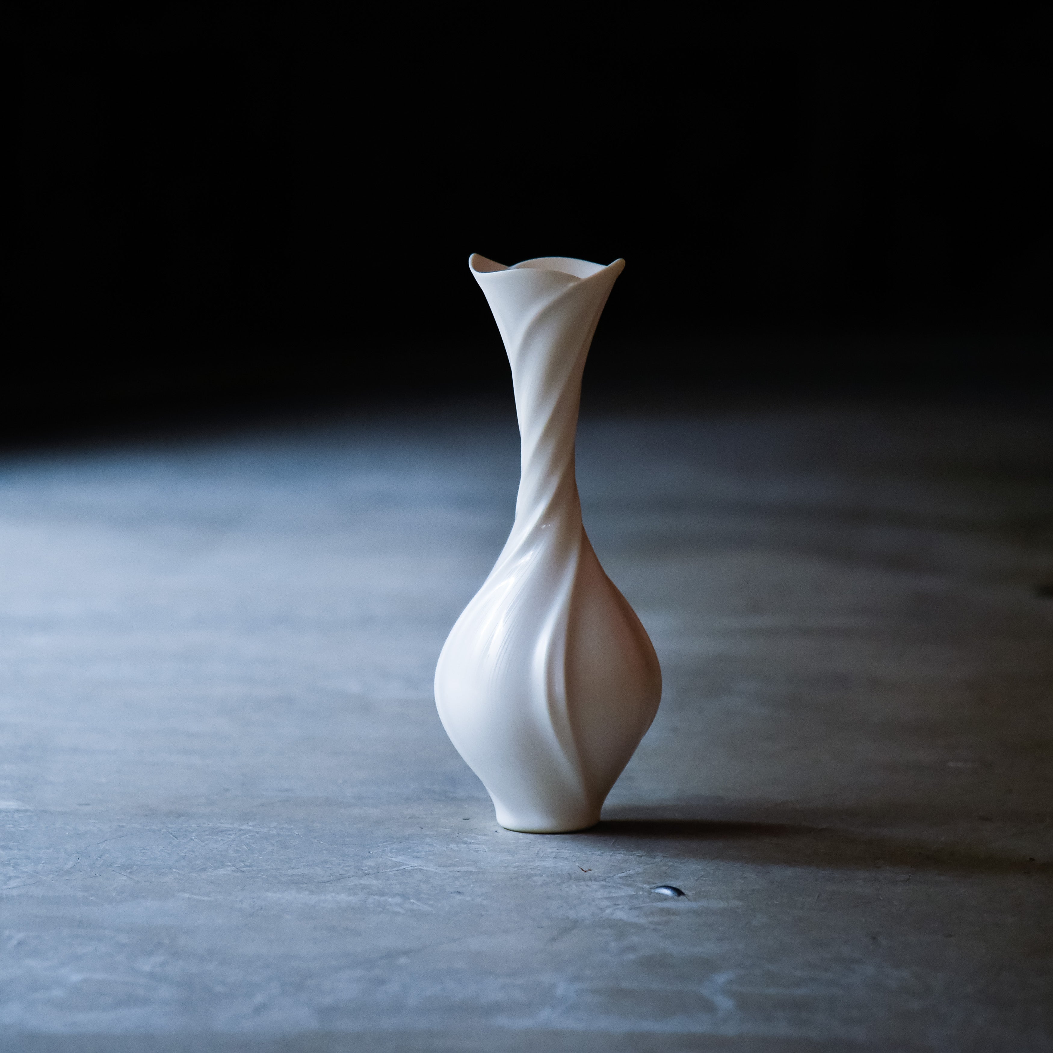 Shinju Kosai Crane Neck Vase