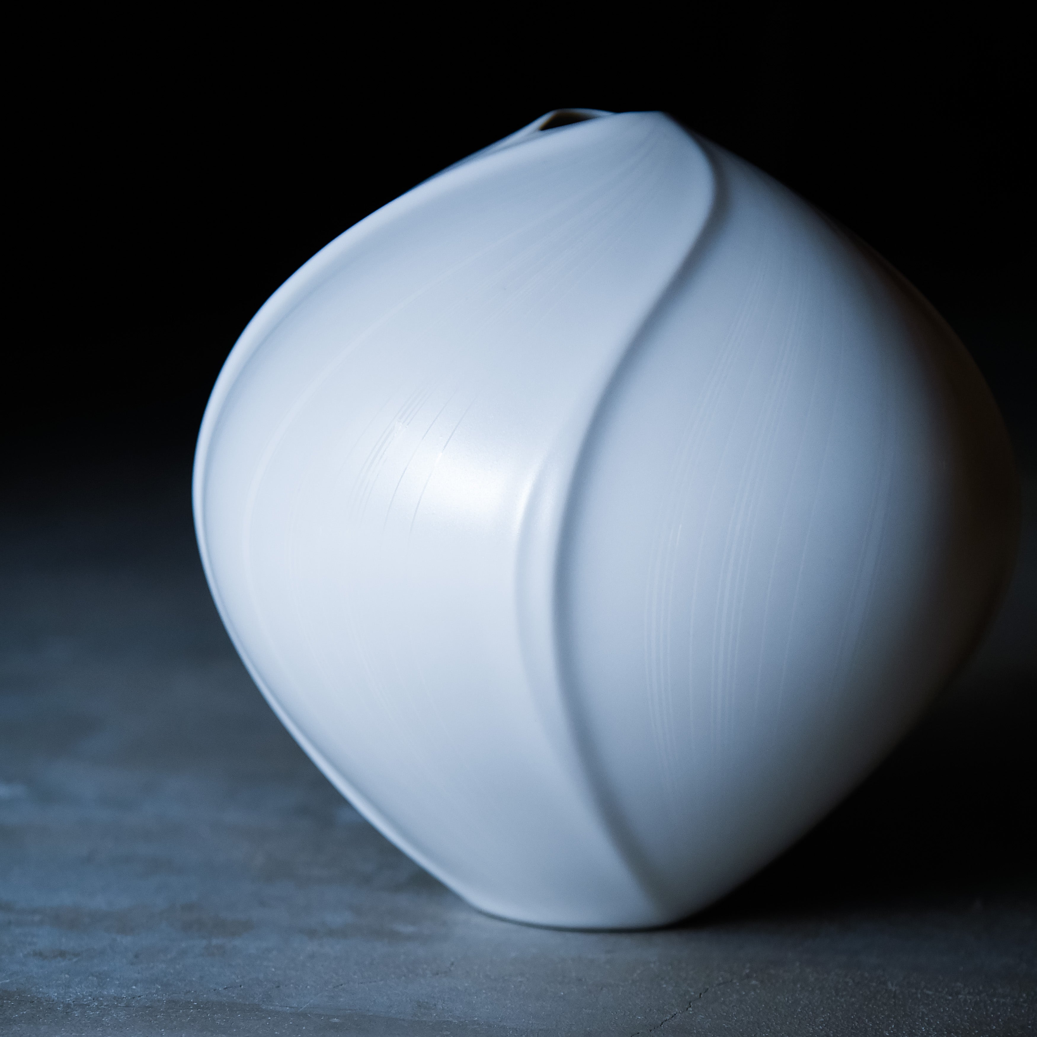 Shinju Kosai Round Vase
