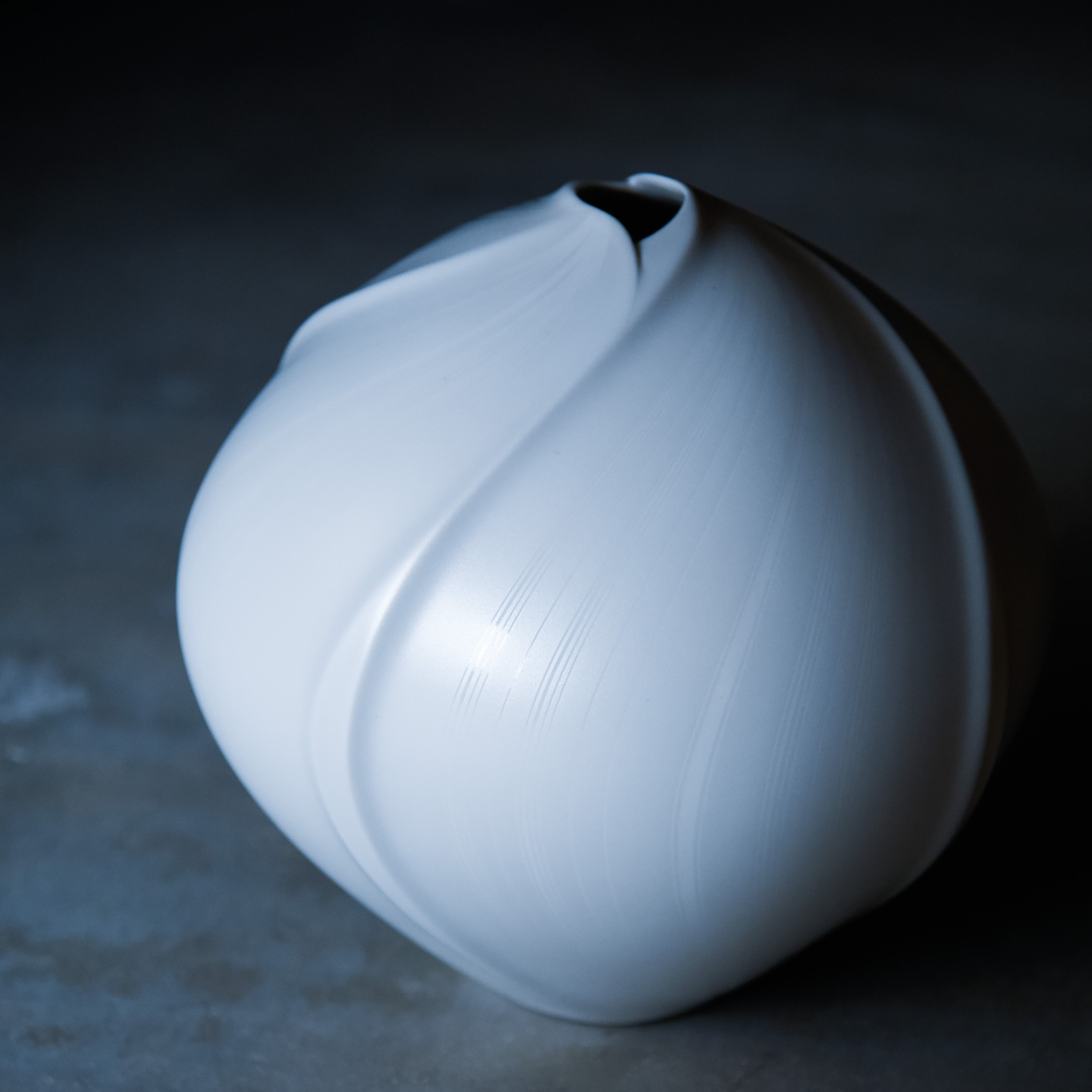 Shinju Kosai Round Vase