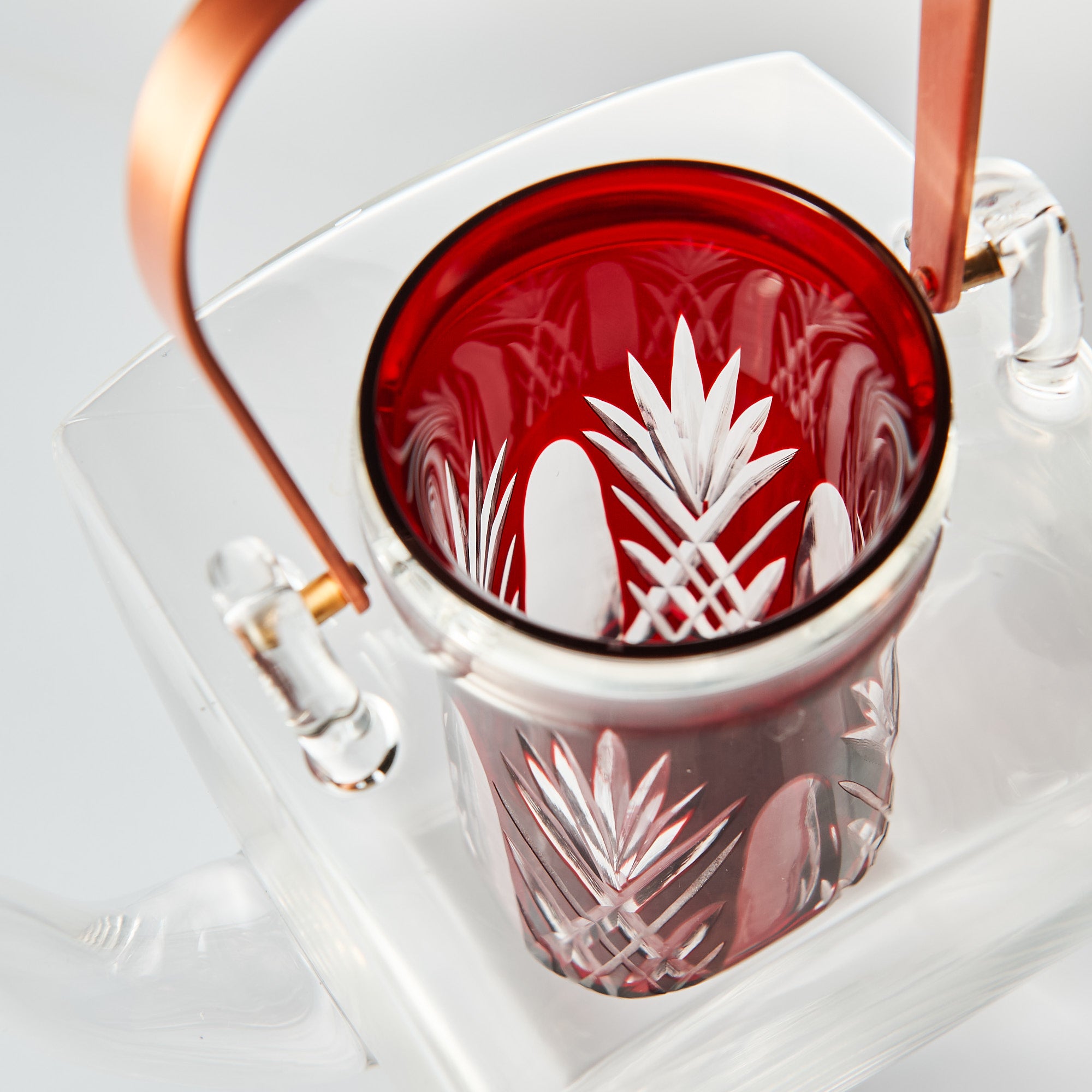 Olla de sake con brillo carmesí