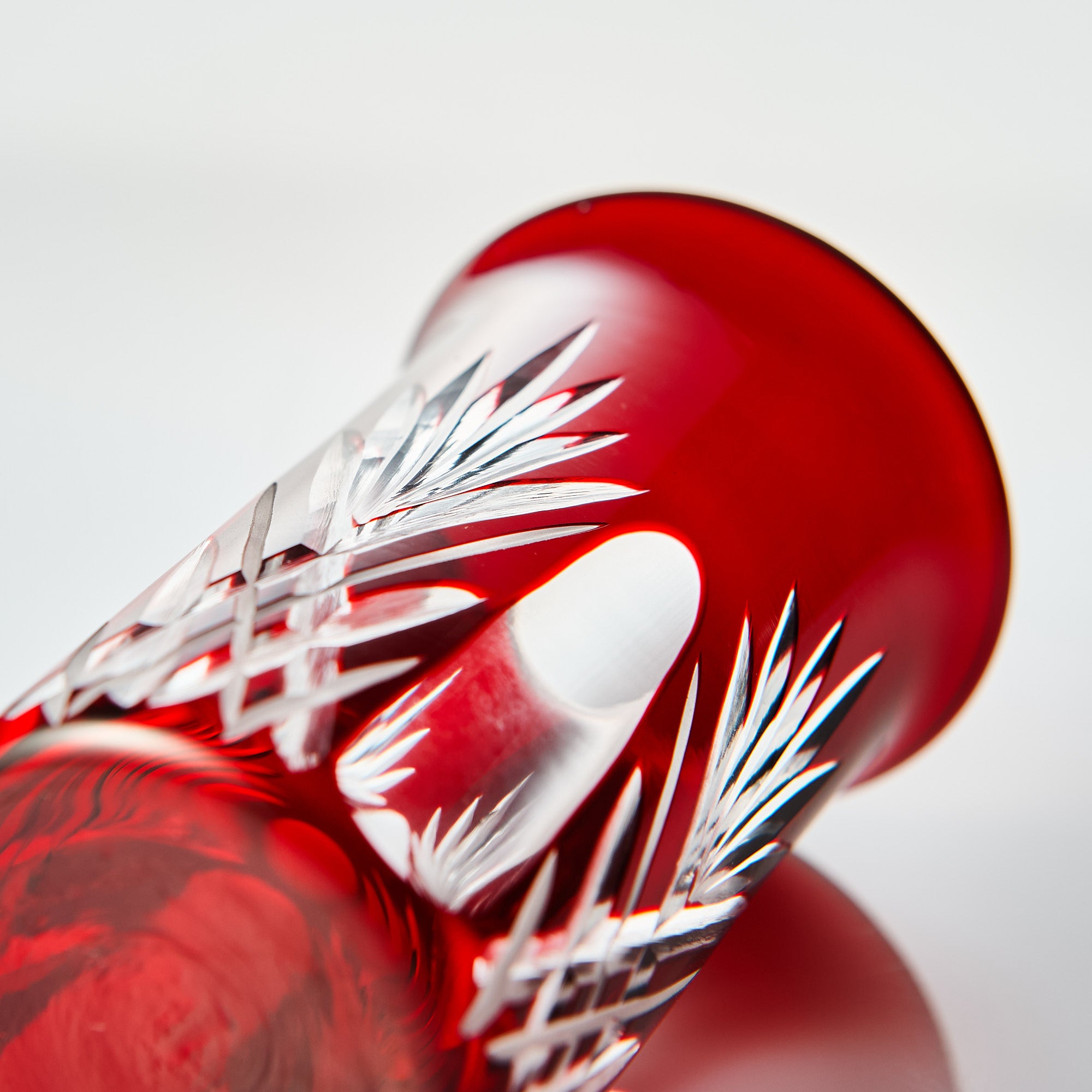 Olla de sake con brillo carmesí