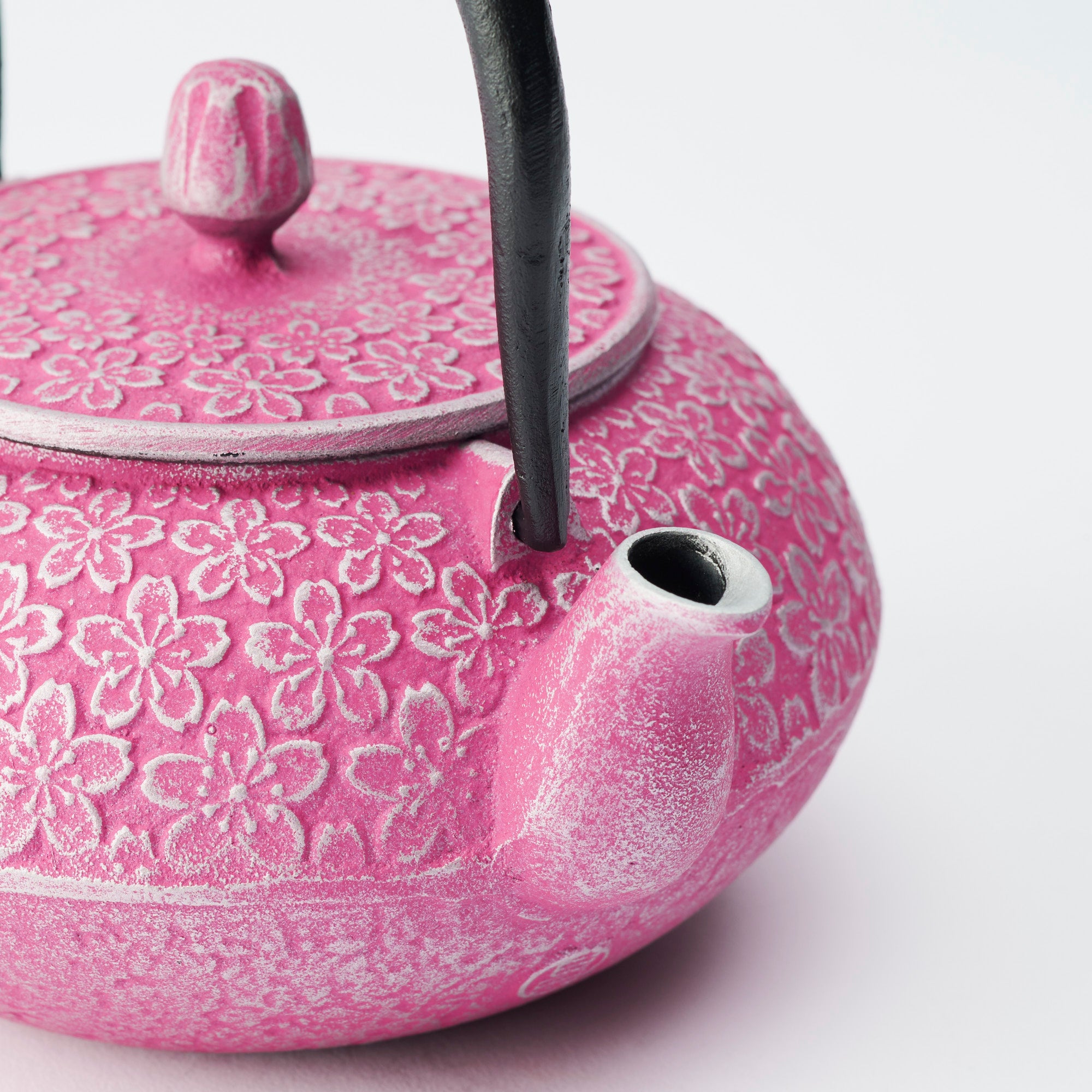 Théière en fonte rose Sakura