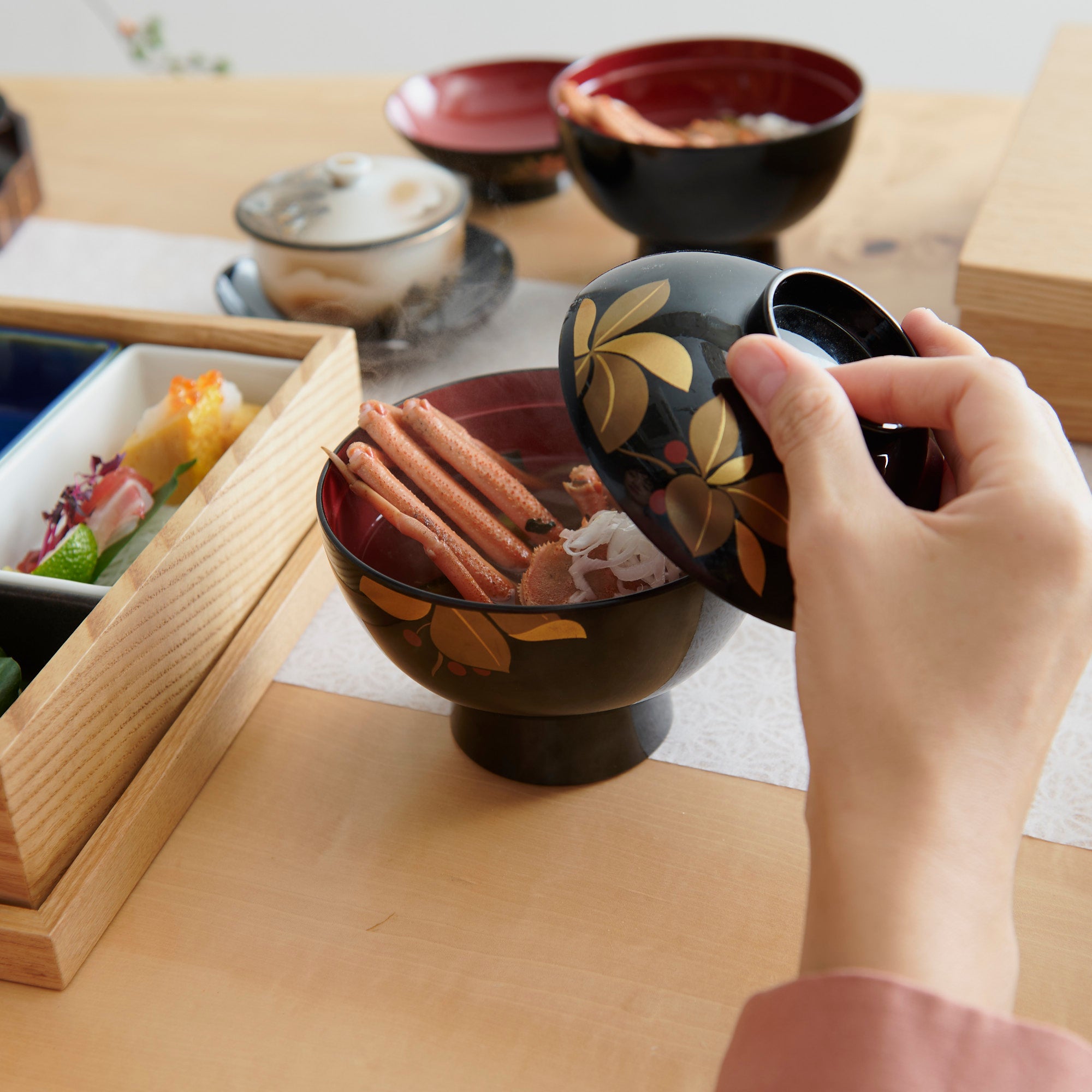 Spear Flower Soup Bowl with lid