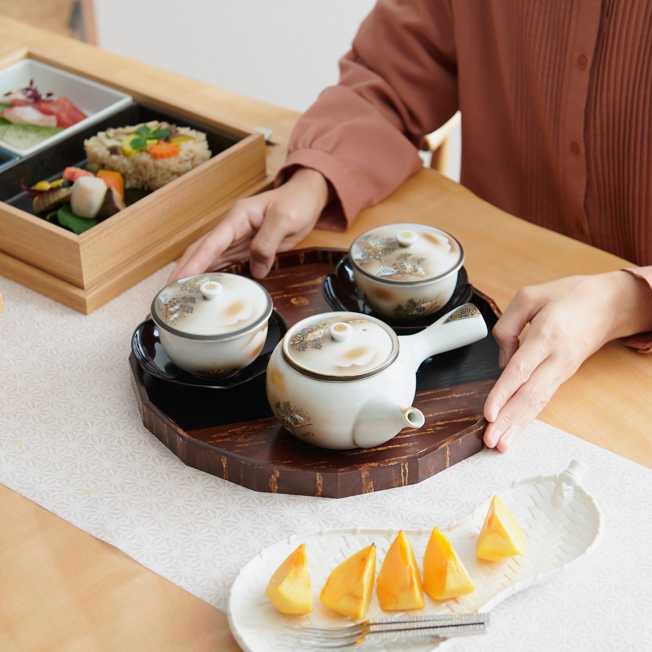 Bandeja para servir con forma de hexágono de Sakura con incrustaciones de concha