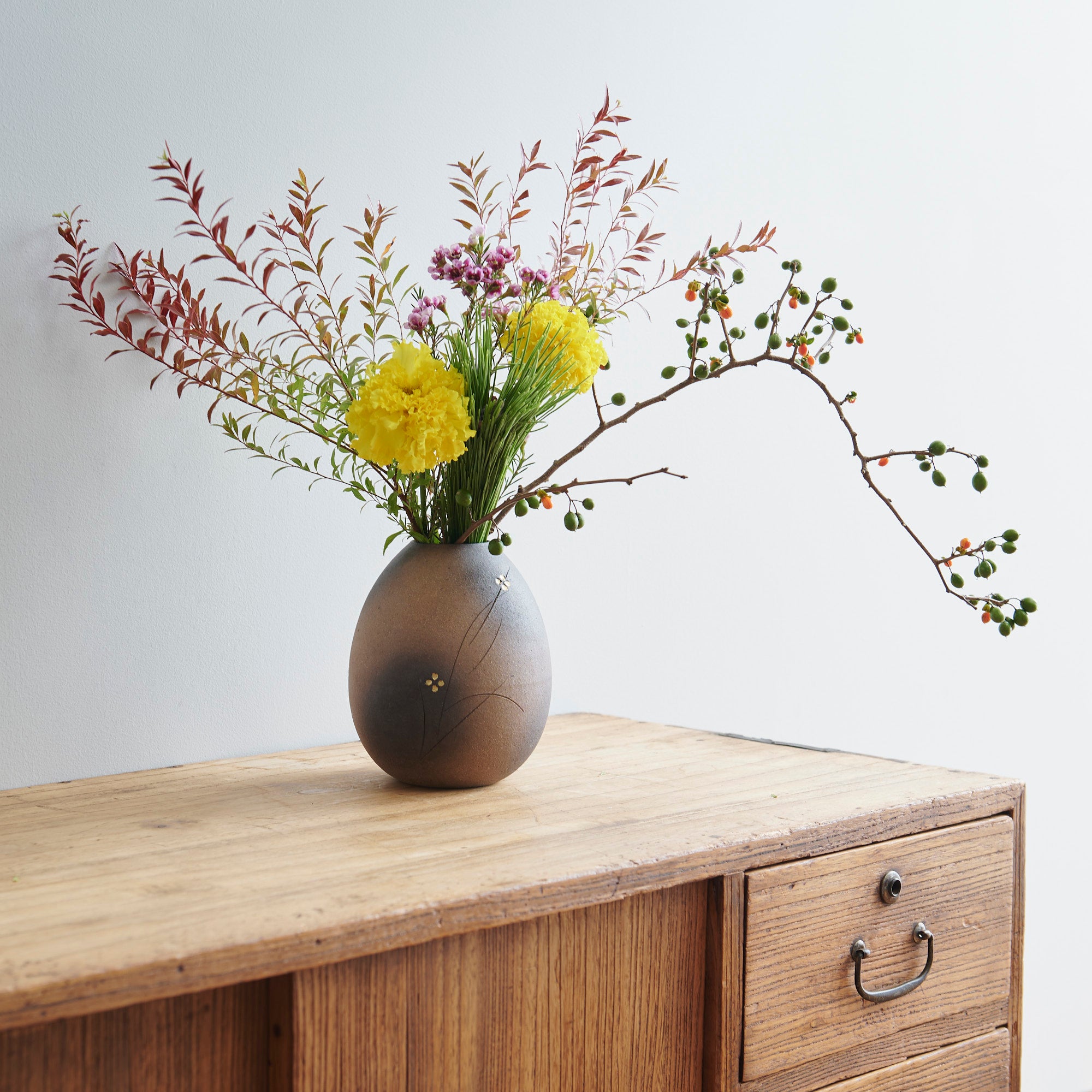 Jujube Flower Pattern Shigaraki Ware Flower Vase