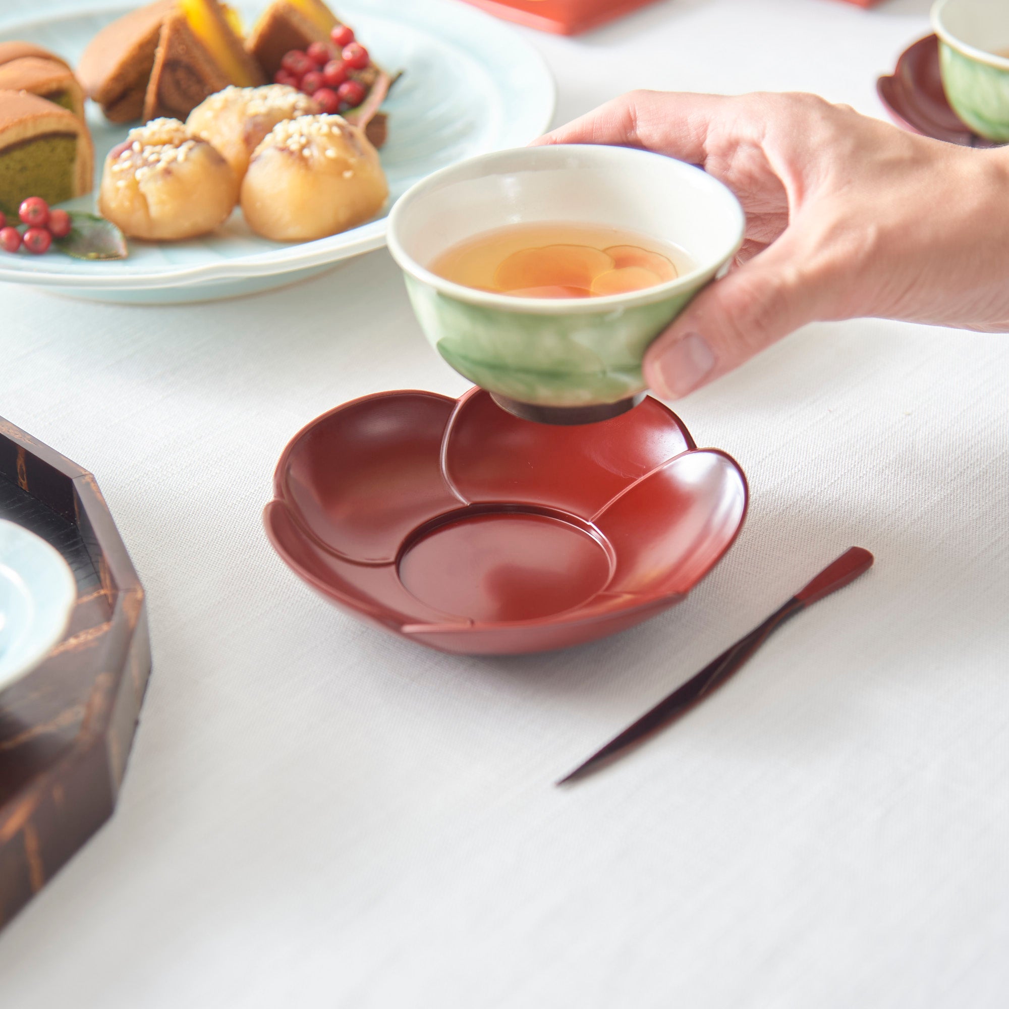 Juego de posavasos para taza de té con diseño de flor de ciruelo rojo