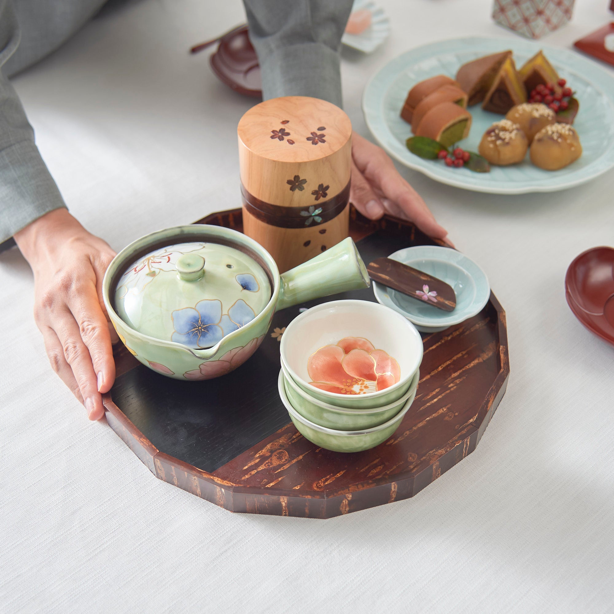 Bandeja para servir con forma de hexágono de Sakura con incrustaciones de concha