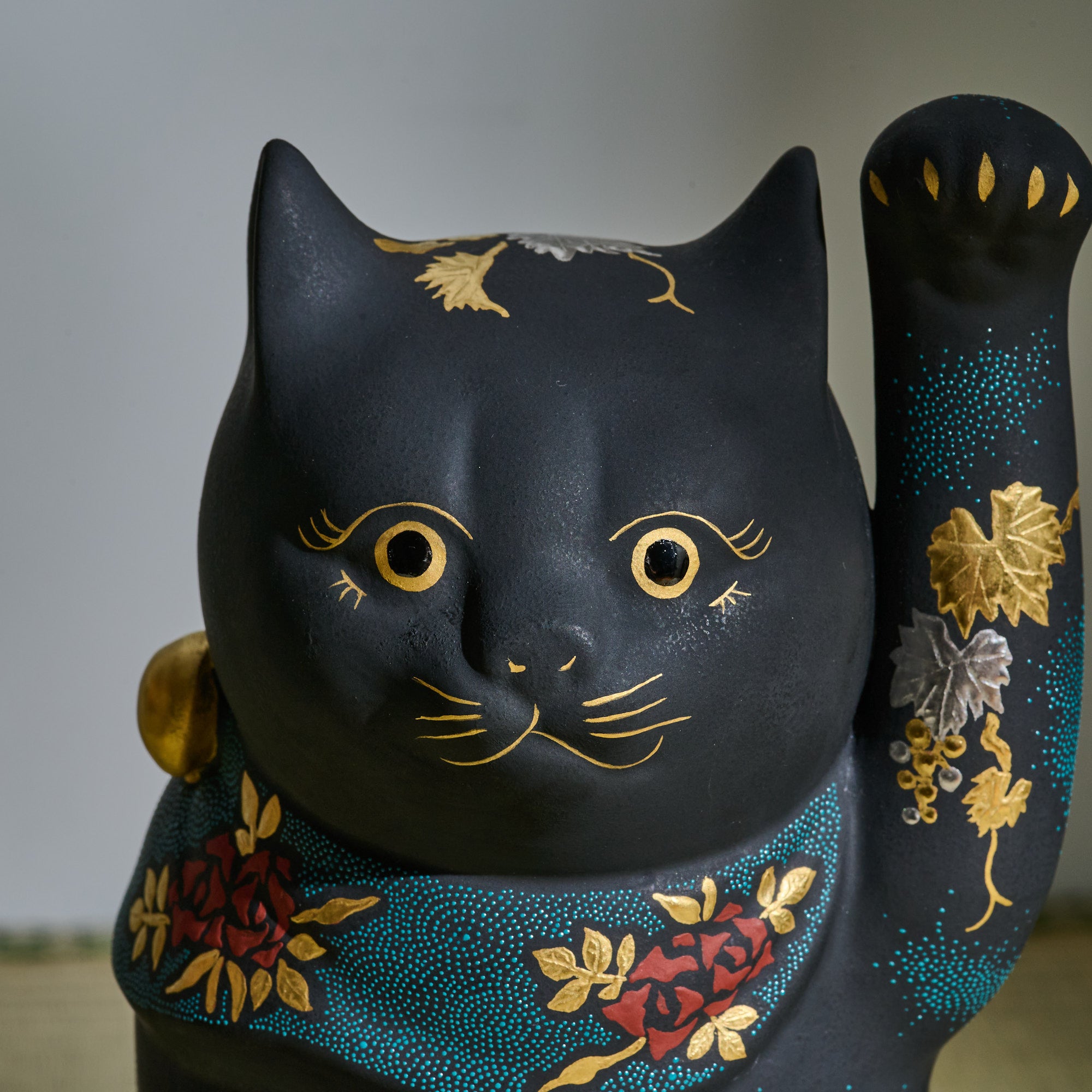 Black Morikin Aochibu Rose and Grape Pattern Lucky Cat
