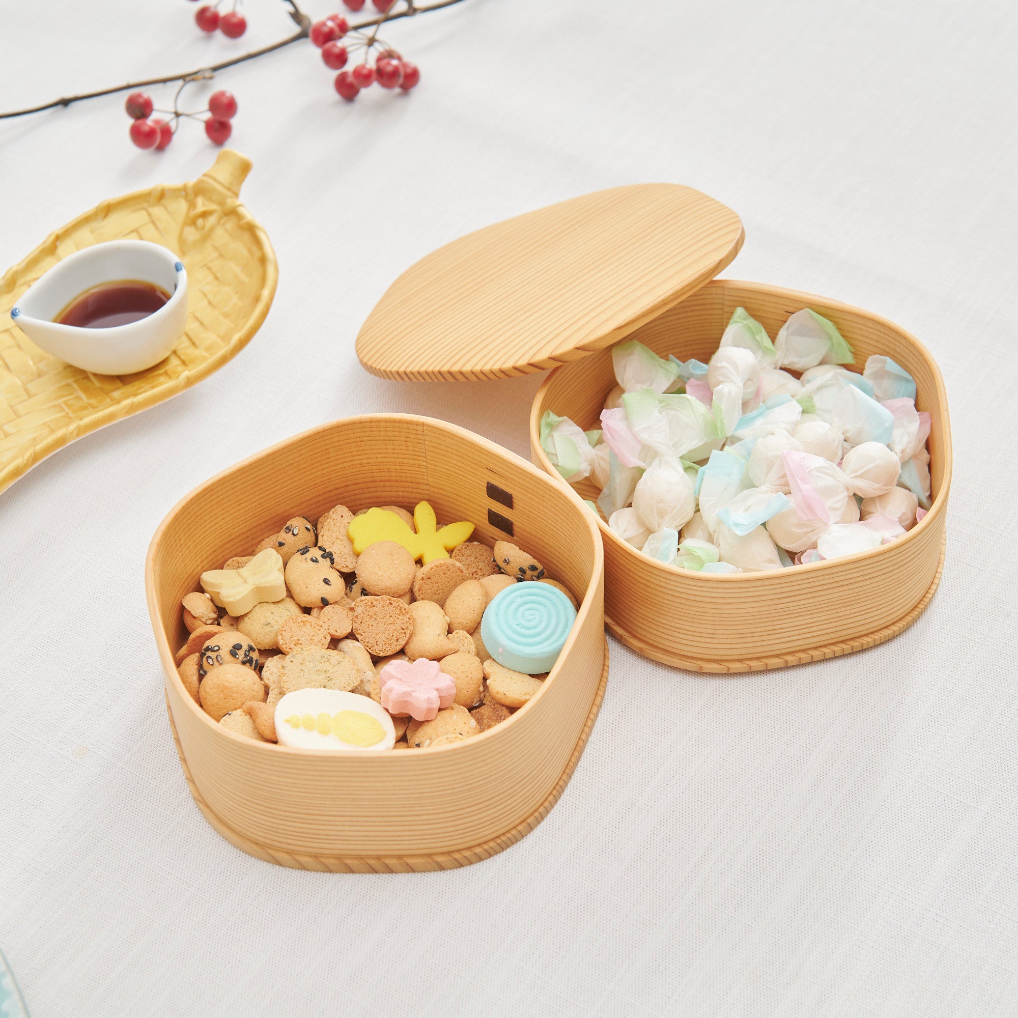 Wood‑grain Plum Blossom Shaped Bento Box