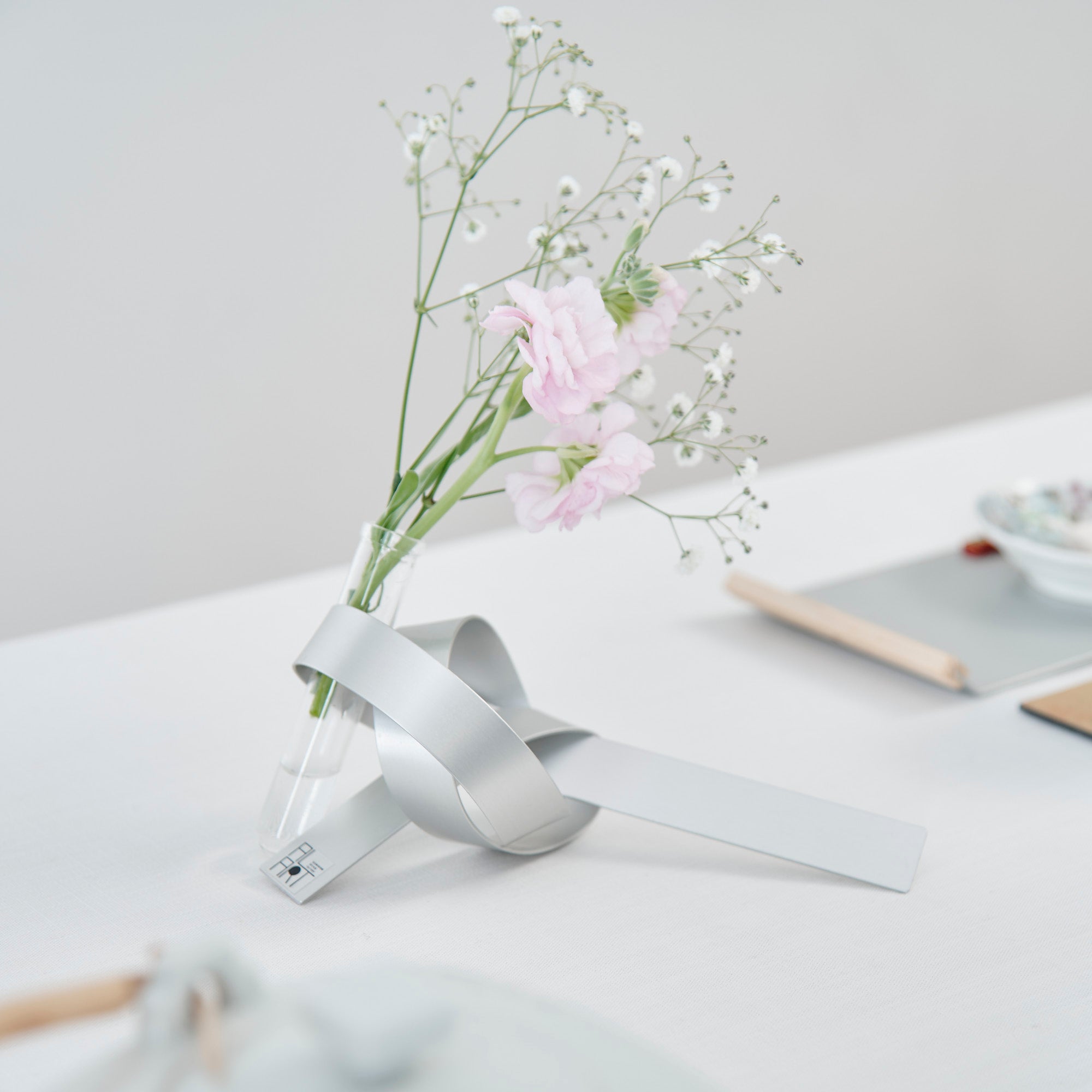 MUSUBI Aluminium-Einzelblumenvase