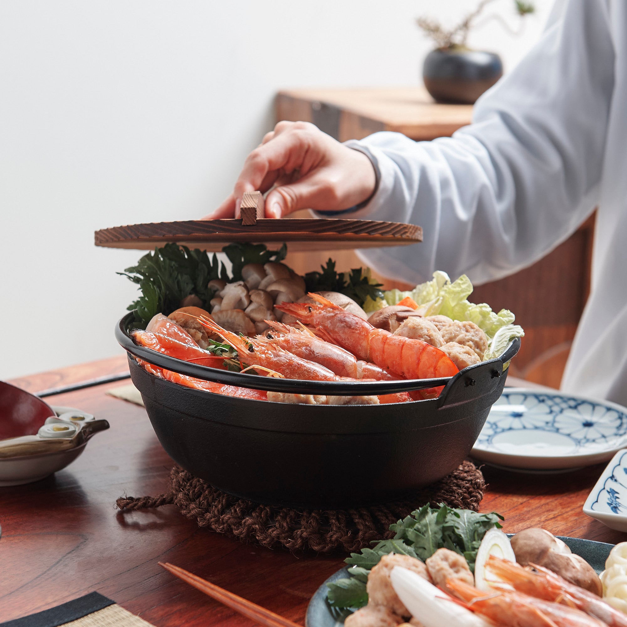 Black Nabe Cast Iron Pot with Lid