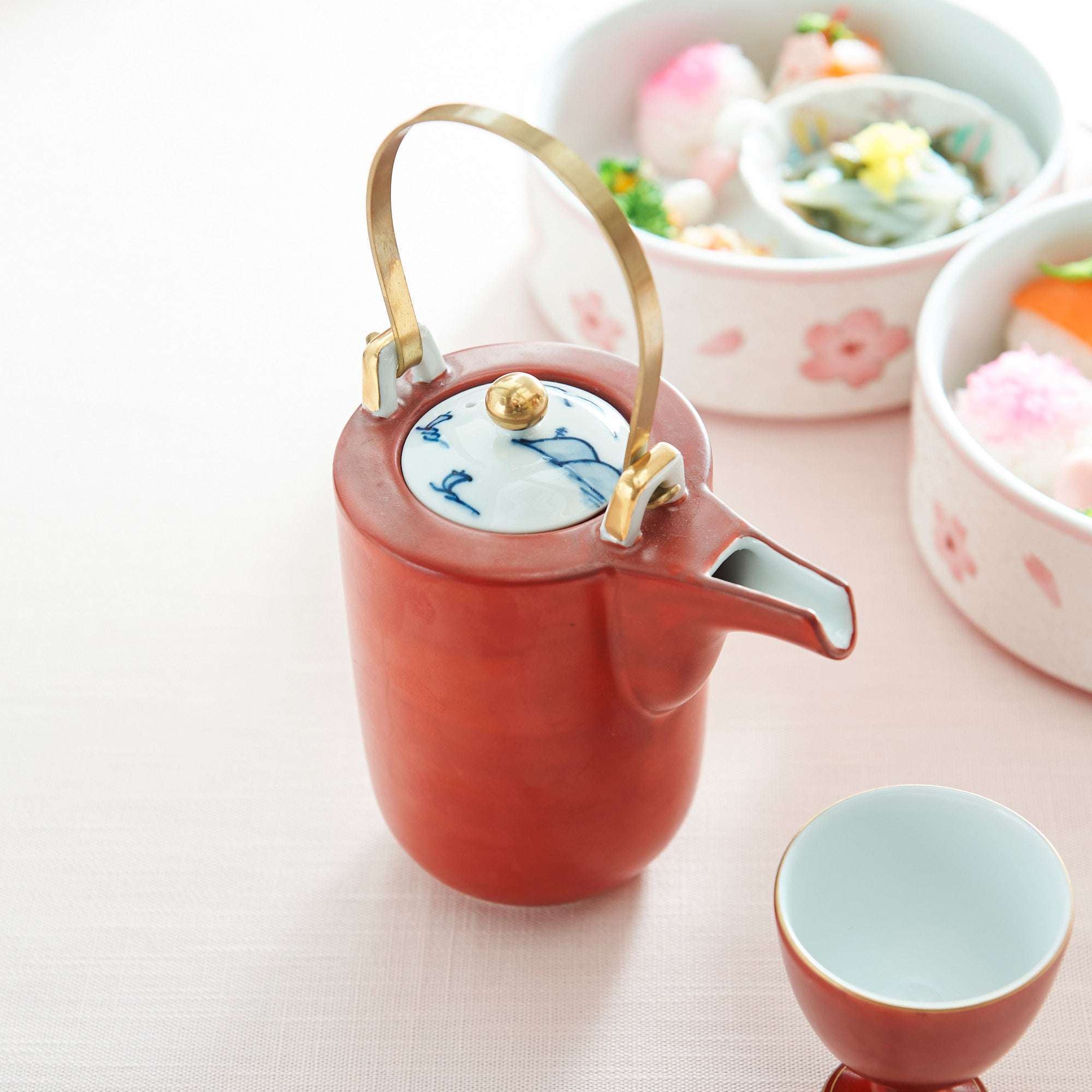 Bengara Red Tall Sake Pot