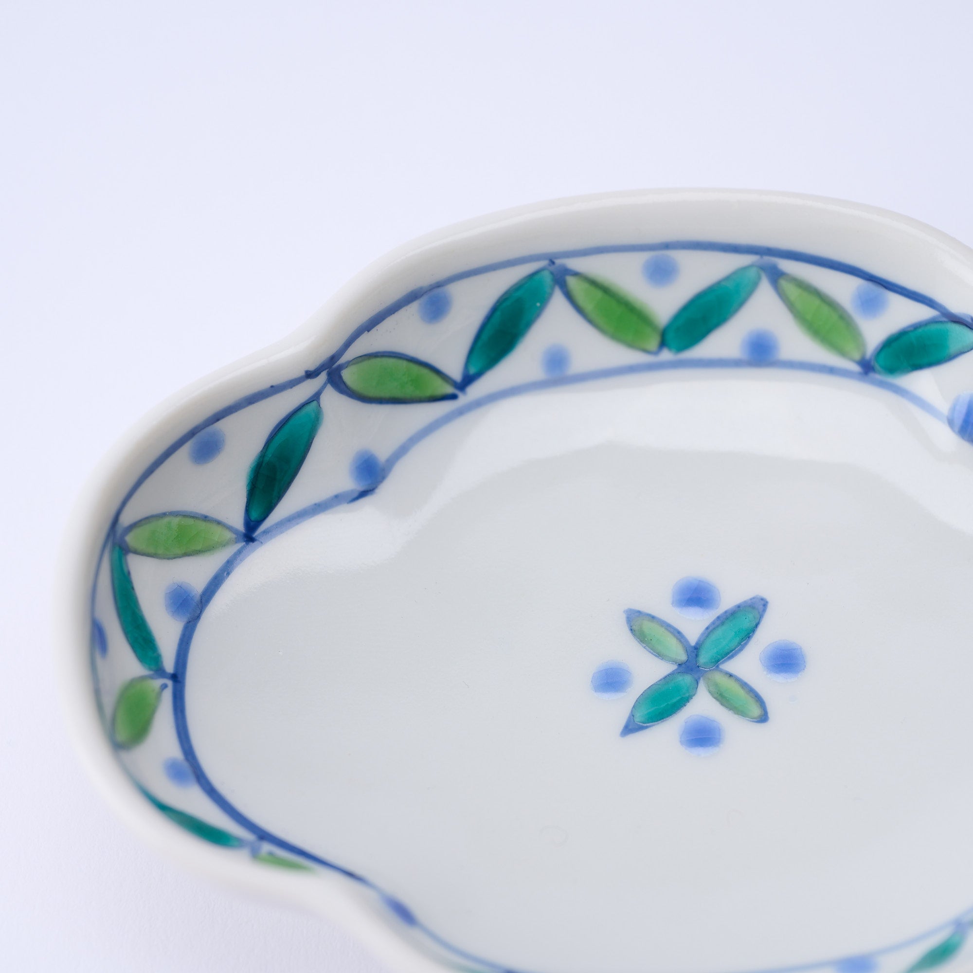 Auspicious Pattern Tsuba-Shaped Sauce Plate