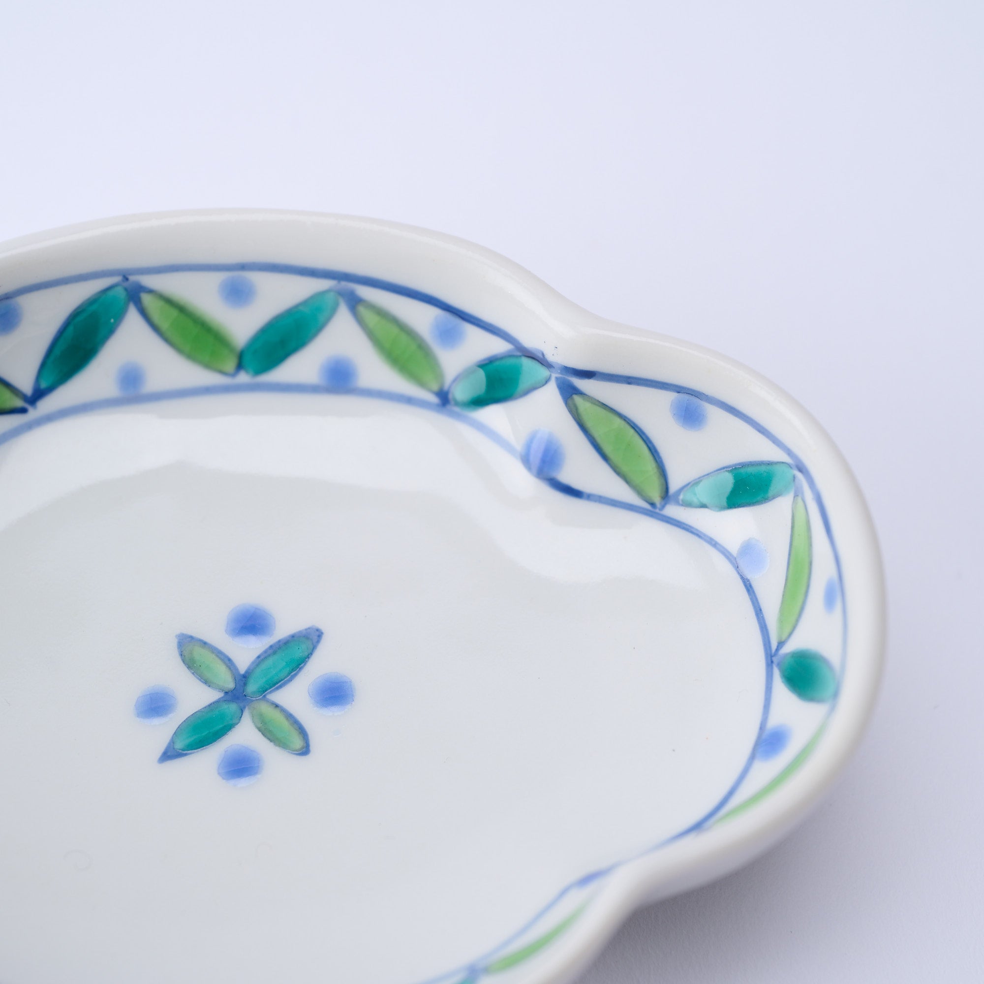 Auspicious Pattern Tsuba-Shaped Sauce Plate