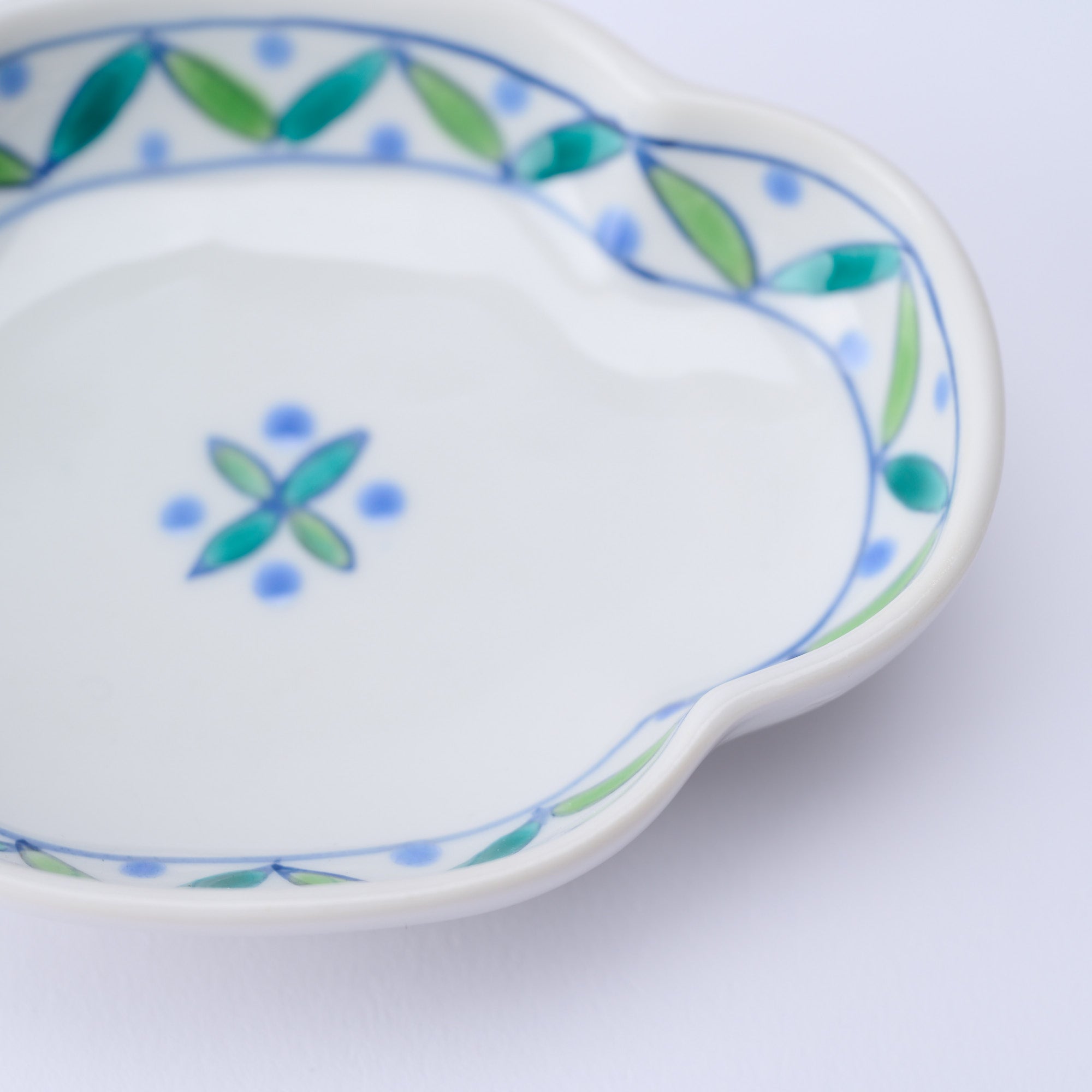 Auspicious Pattern Tsuba-Shaped Sauce Plate