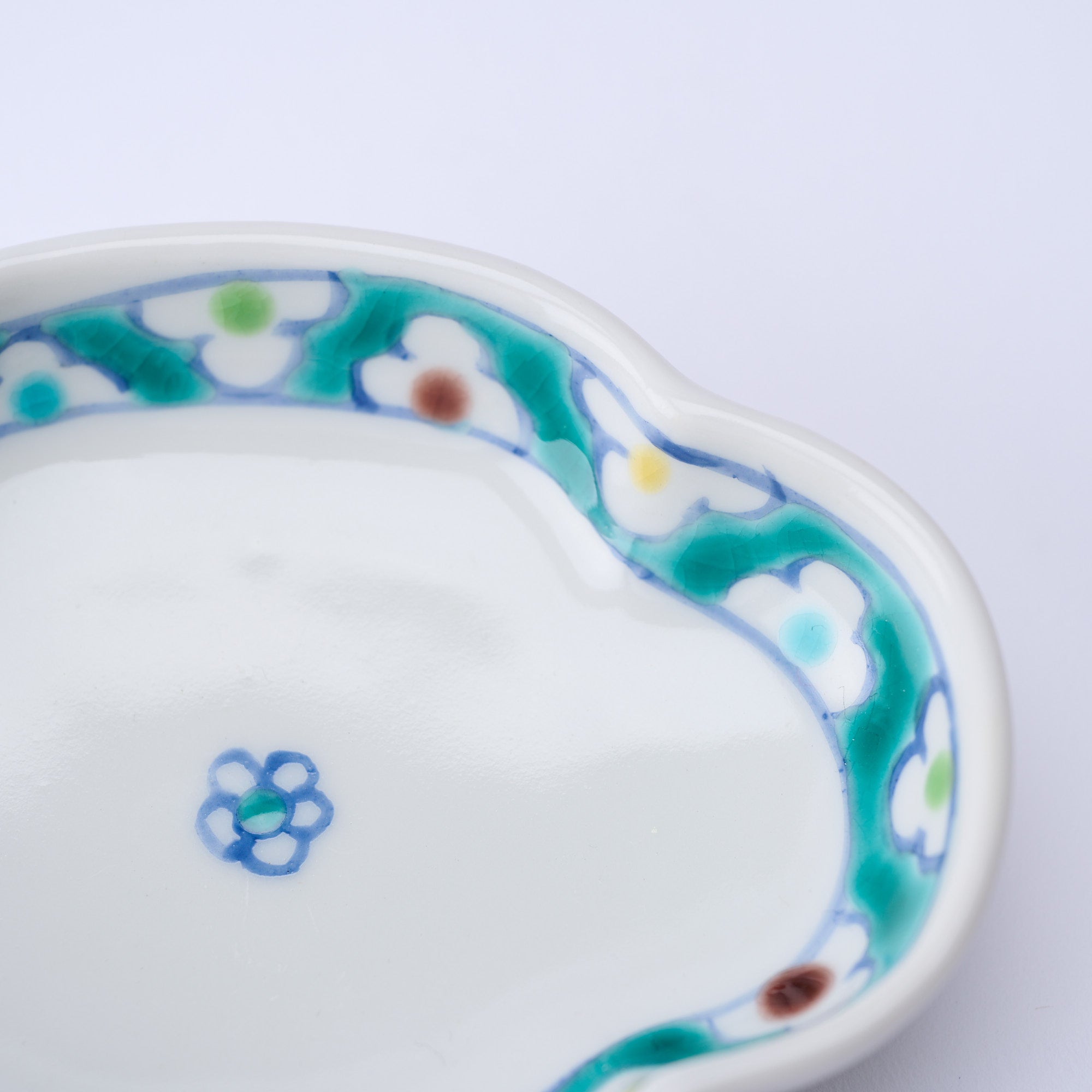 Auspicious Pattern Tsuba-Shaped Sauce Plate