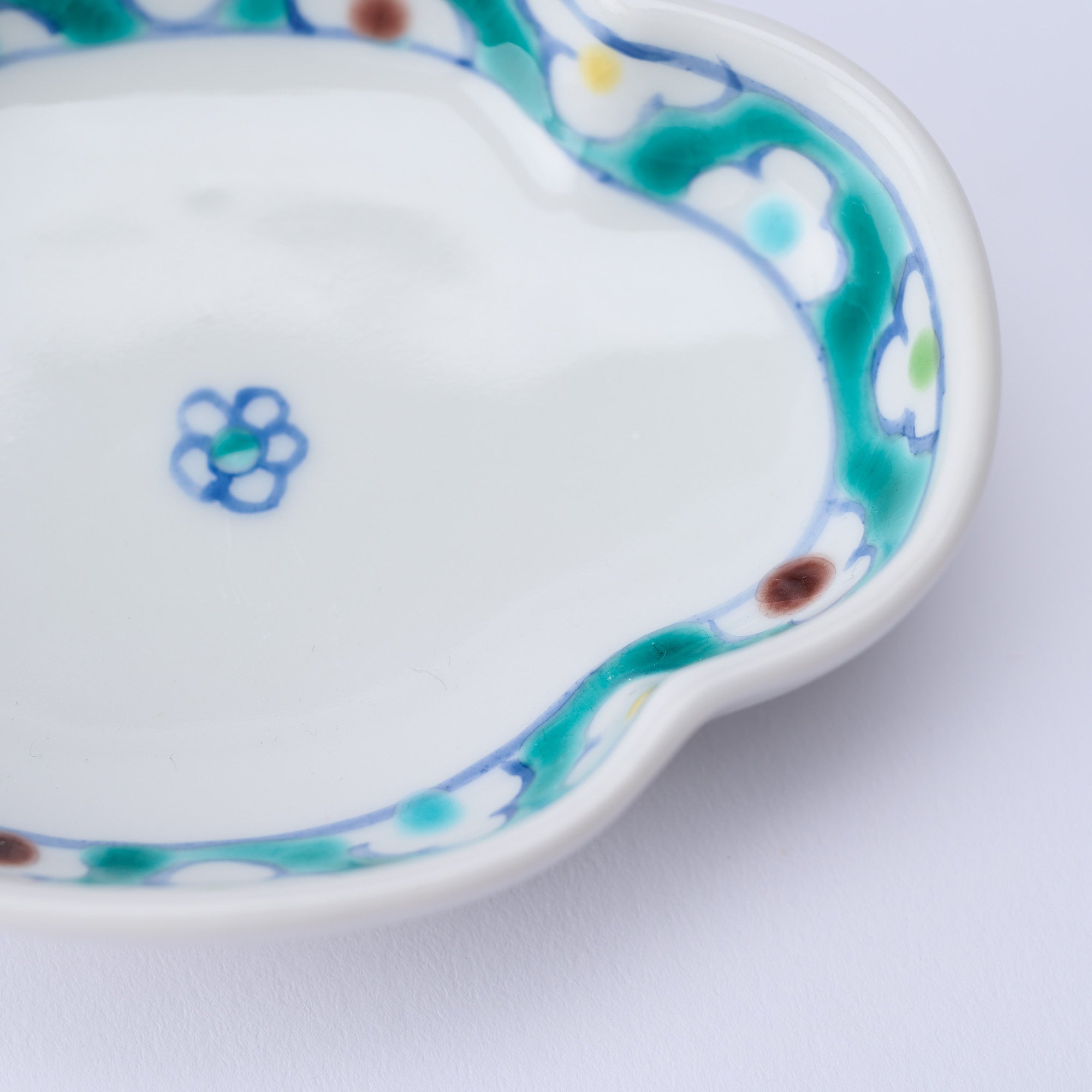 Auspicious Pattern Tsuba-Shaped Sauce Plate