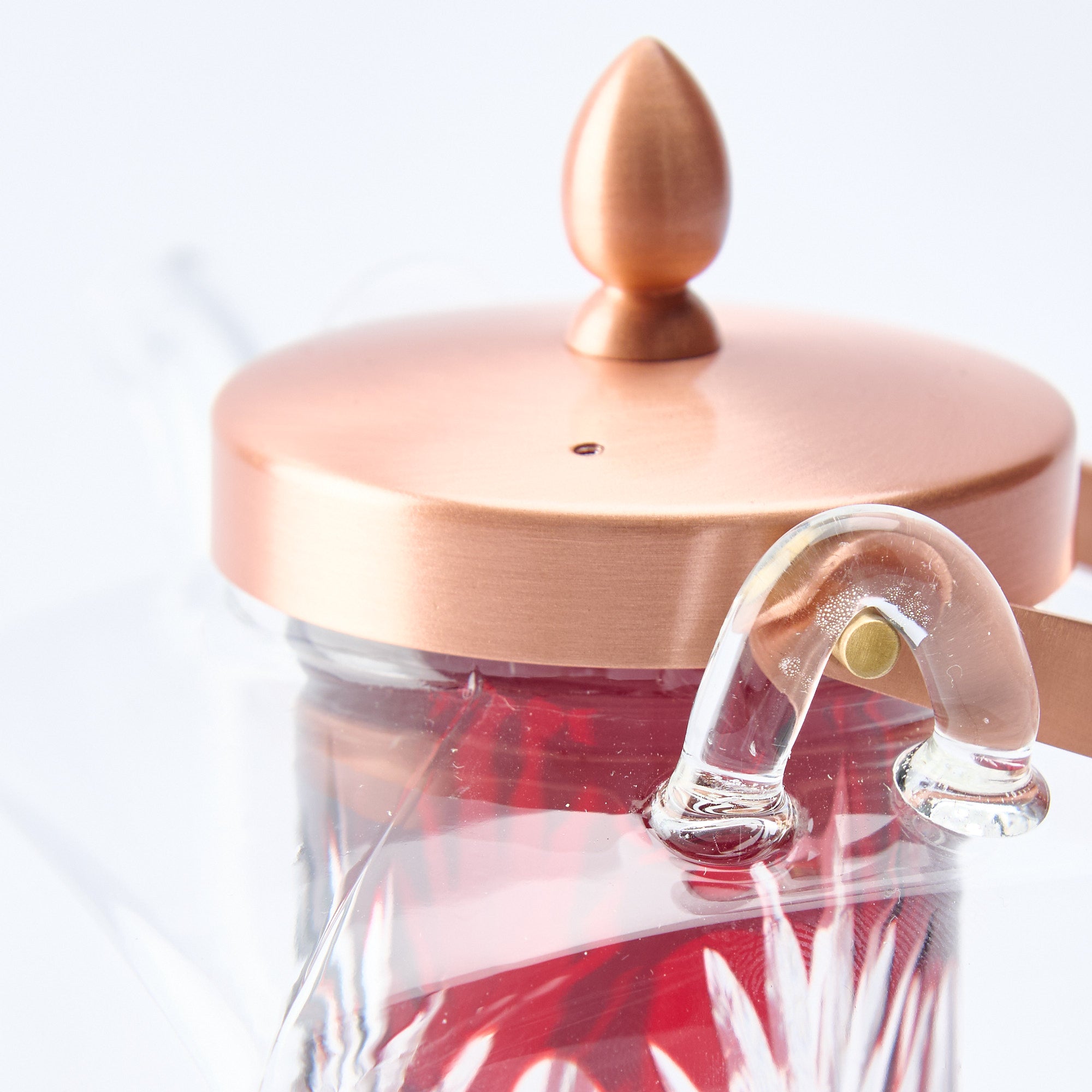 Olla de sake con brillo carmesí