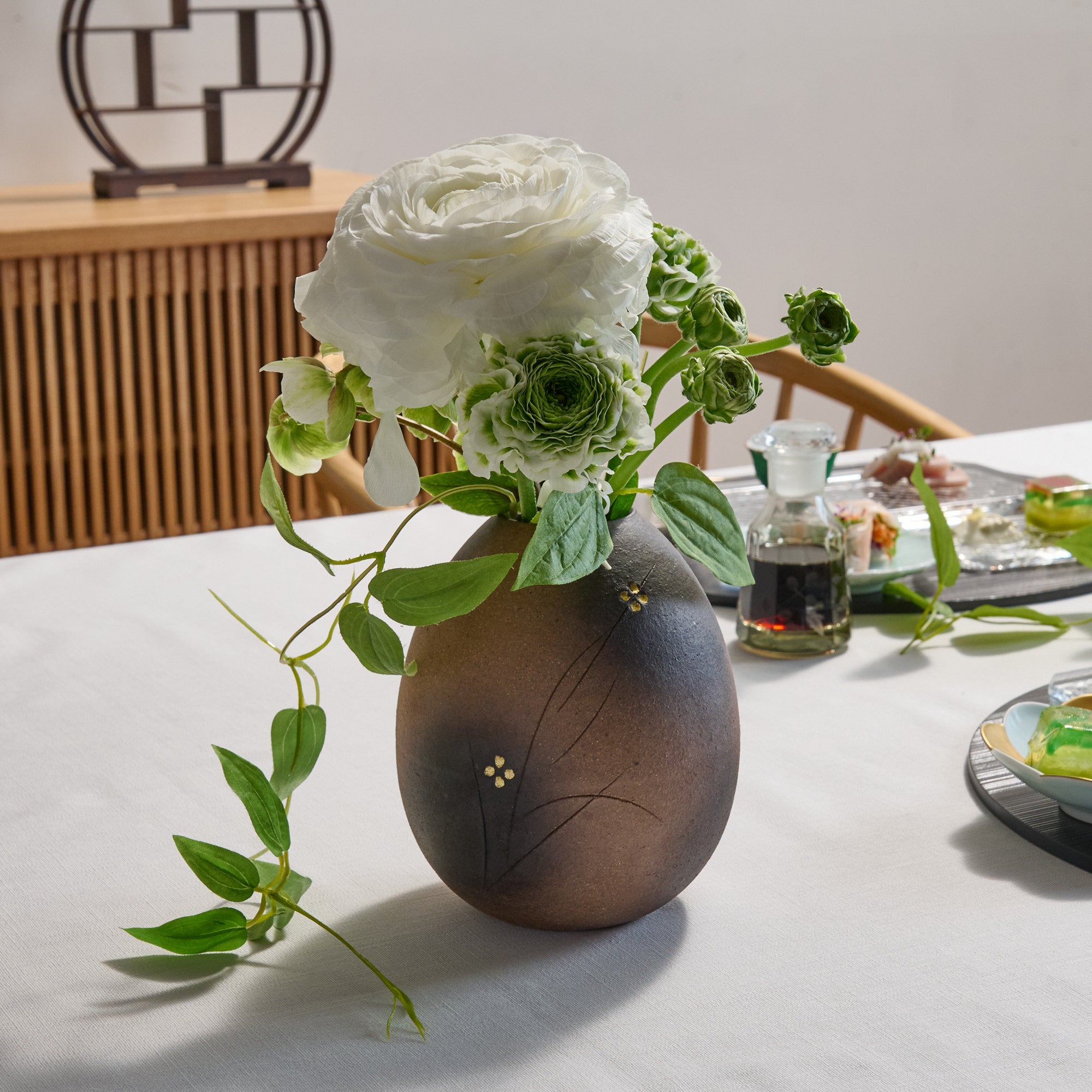 Jujube Flower Pattern Shigaraki Ware Flower Vase