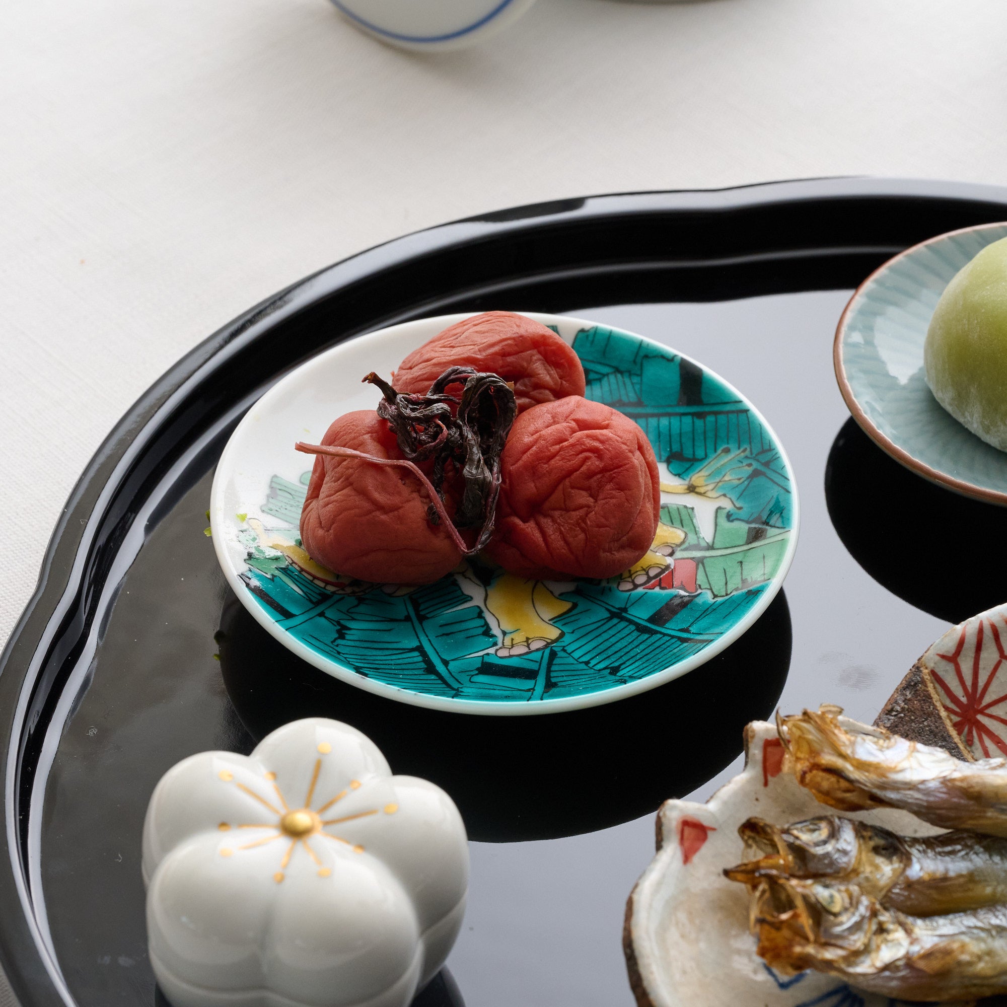 Kutani Art Auspicious Motifs Sauce Plate Set